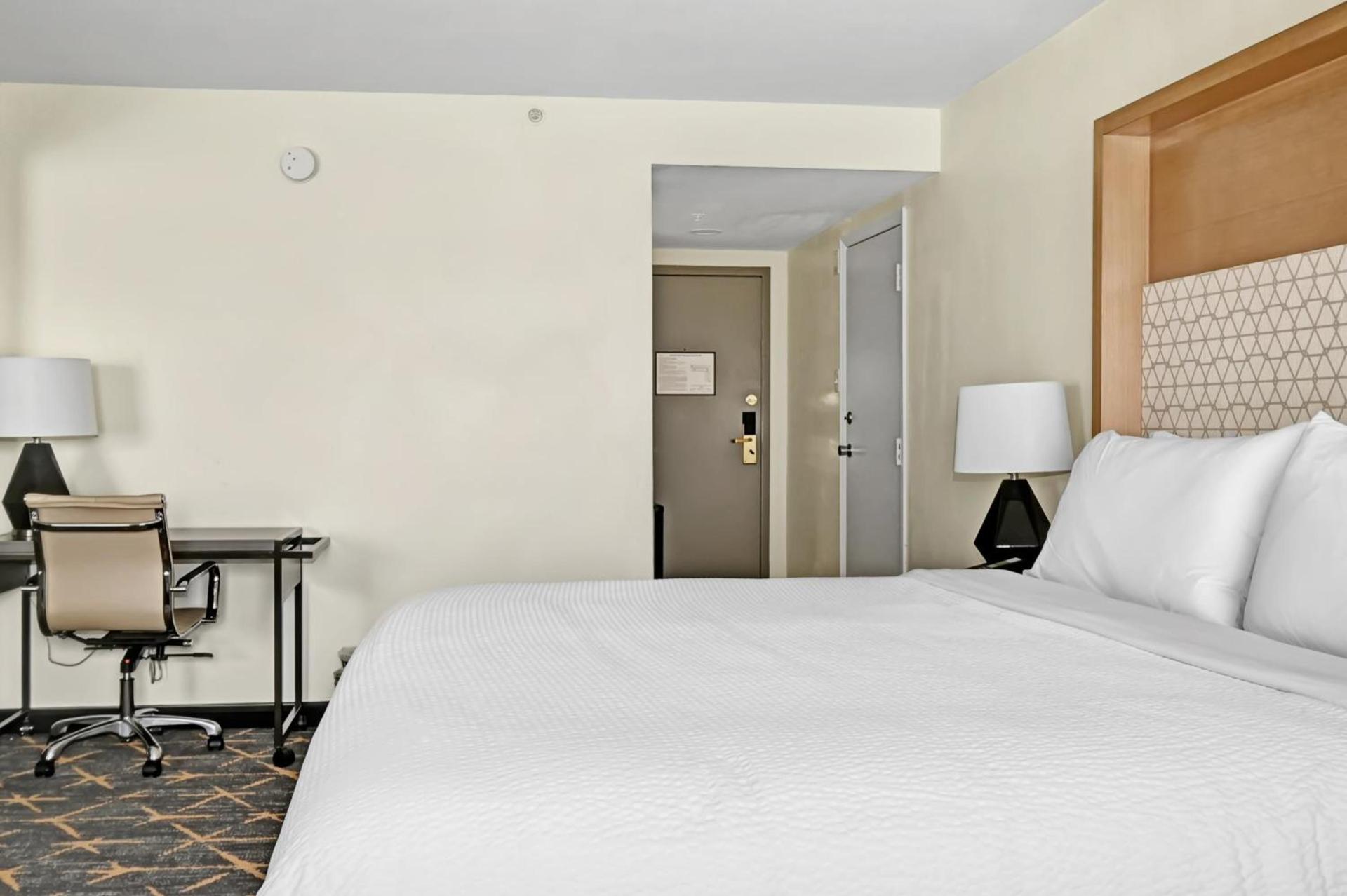 Holiday Inn - Piscataway - Somerset by IHG photo 22