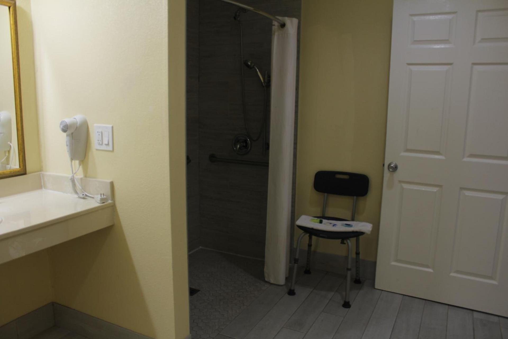Rodeway Inn Medford South I-5 photo 38