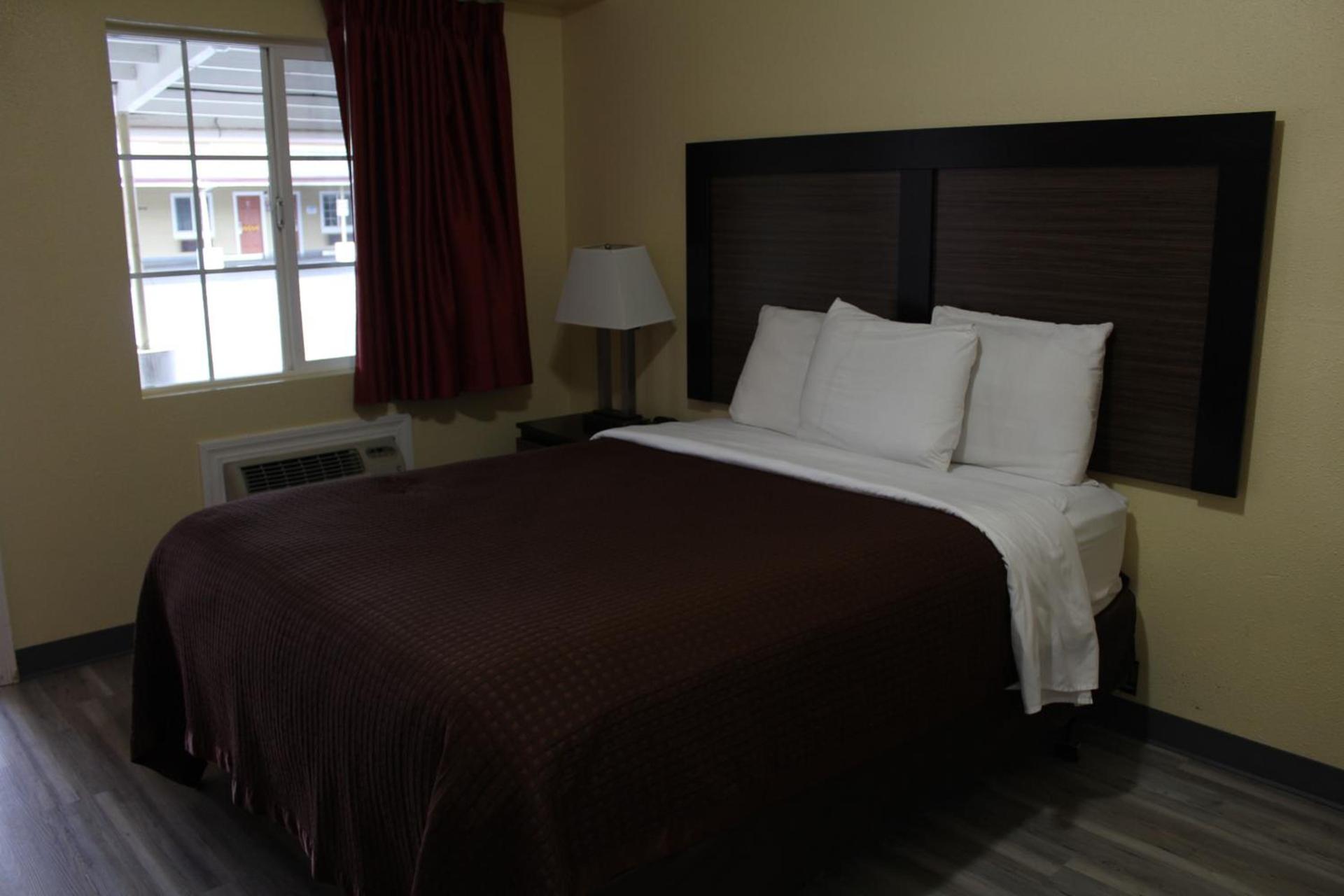 Rodeway Inn Medford South I-5 photo 39