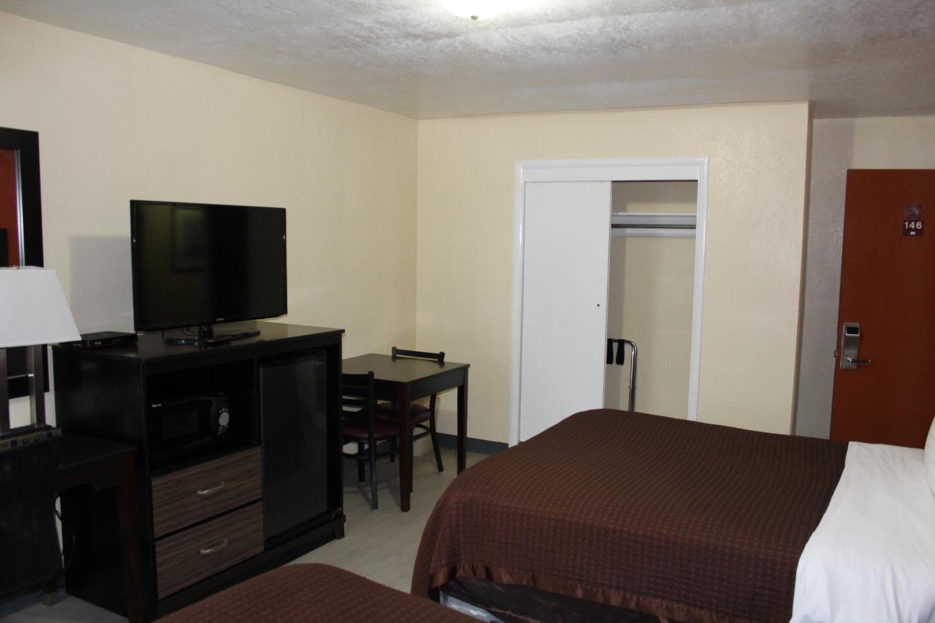 Rodeway Inn Medford South I-5 photo 51