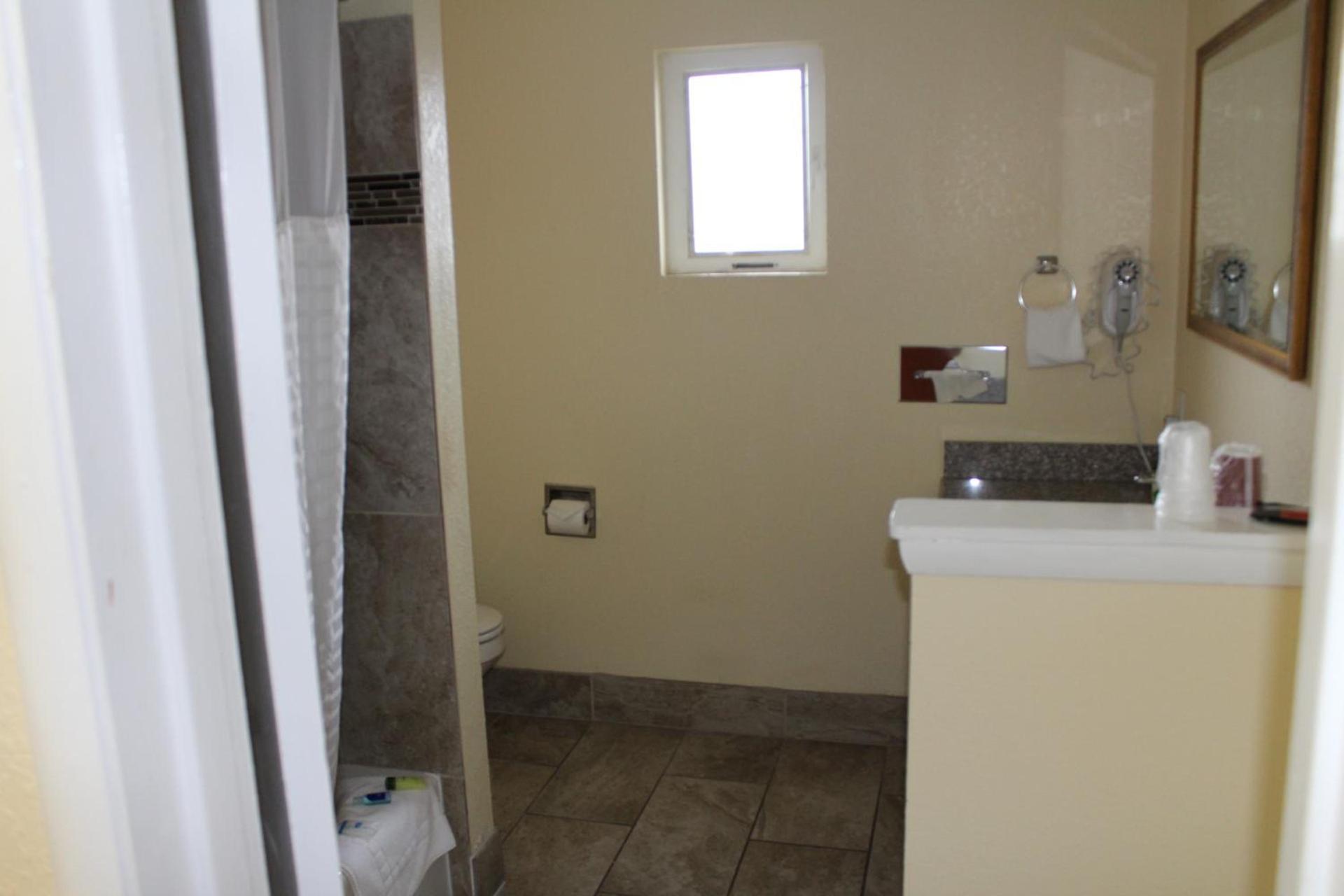 Rodeway Inn Medford South I-5 photo 50