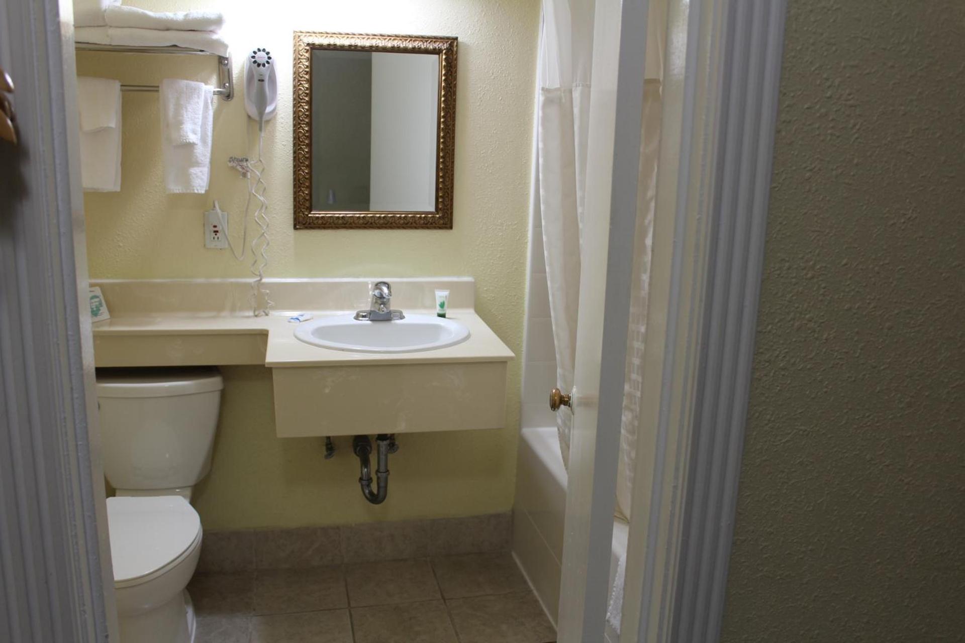 Rodeway Inn Medford South I-5 photo 71