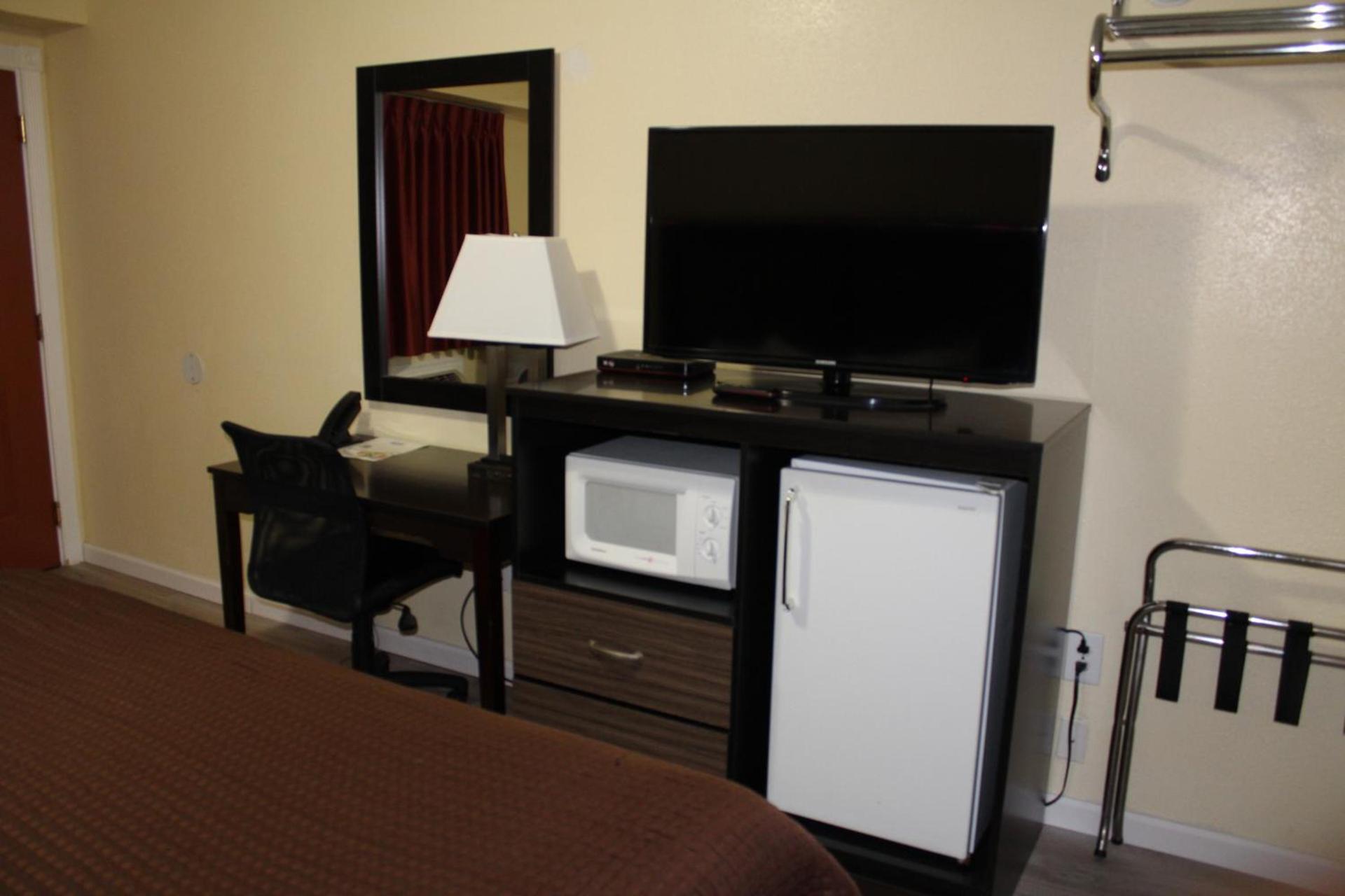 Rodeway Inn Medford South I-5 photo 70