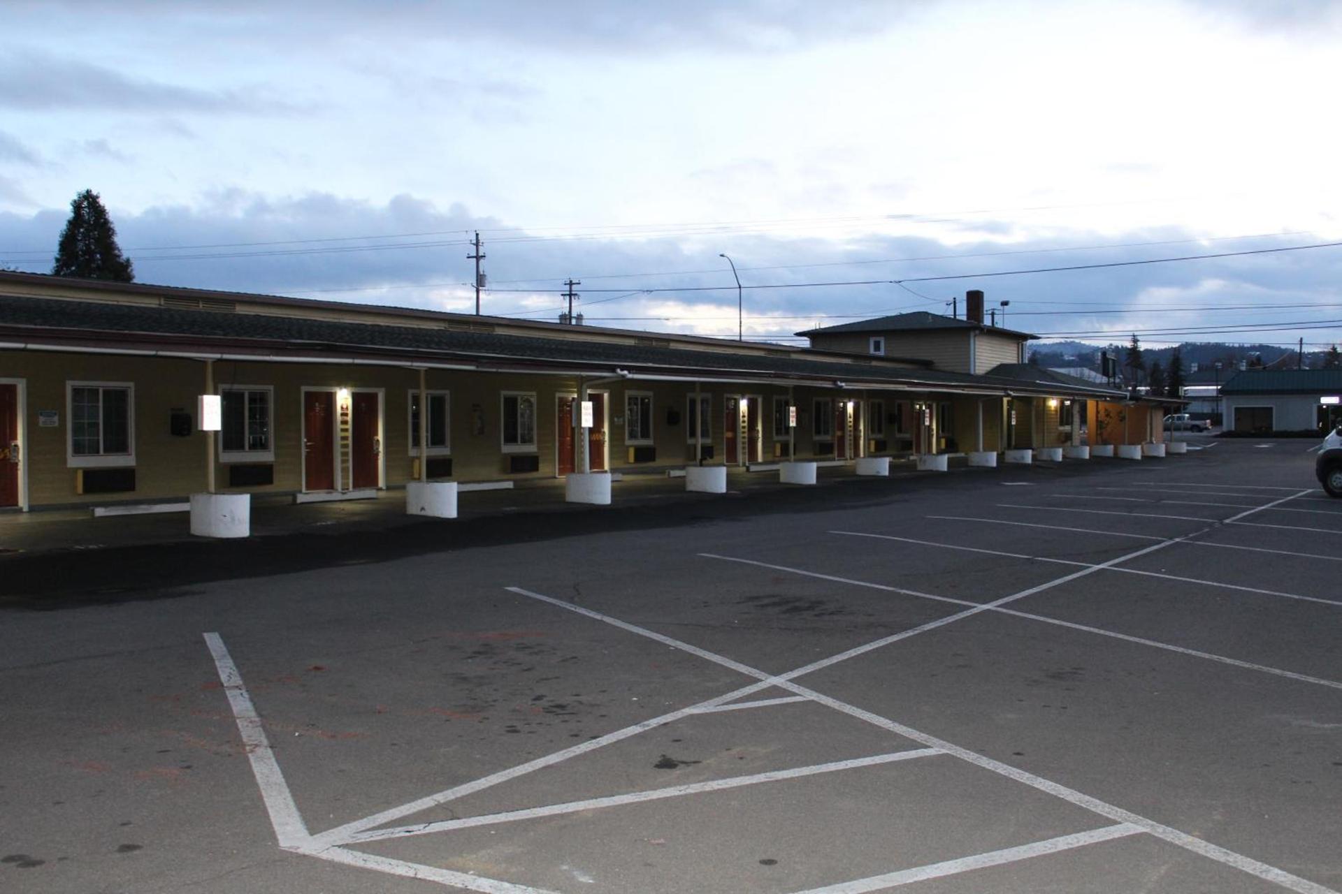 Rodeway Inn Medford South I-5 photo 66