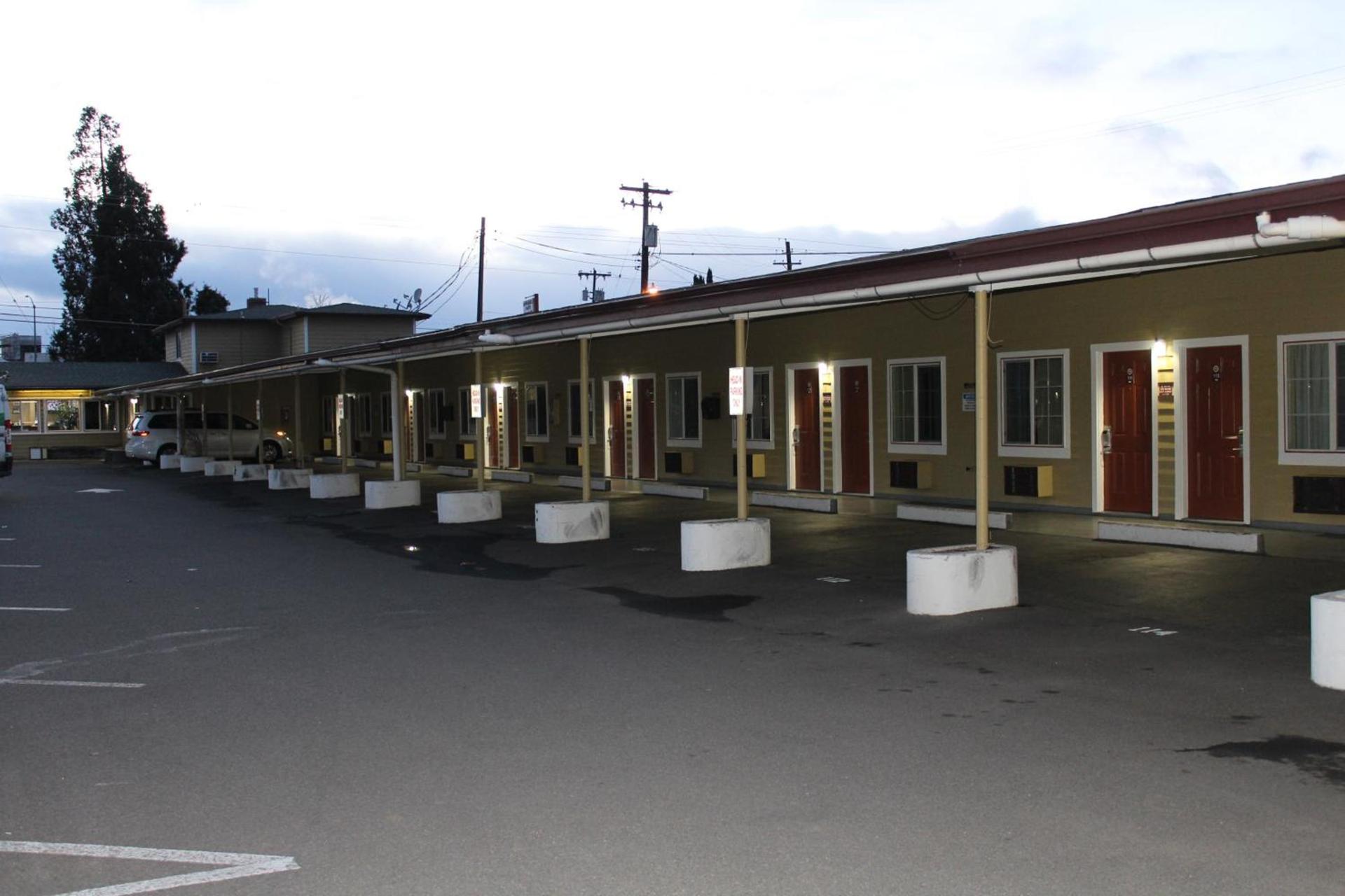 Rodeway Inn Medford South I-5 photo 57
