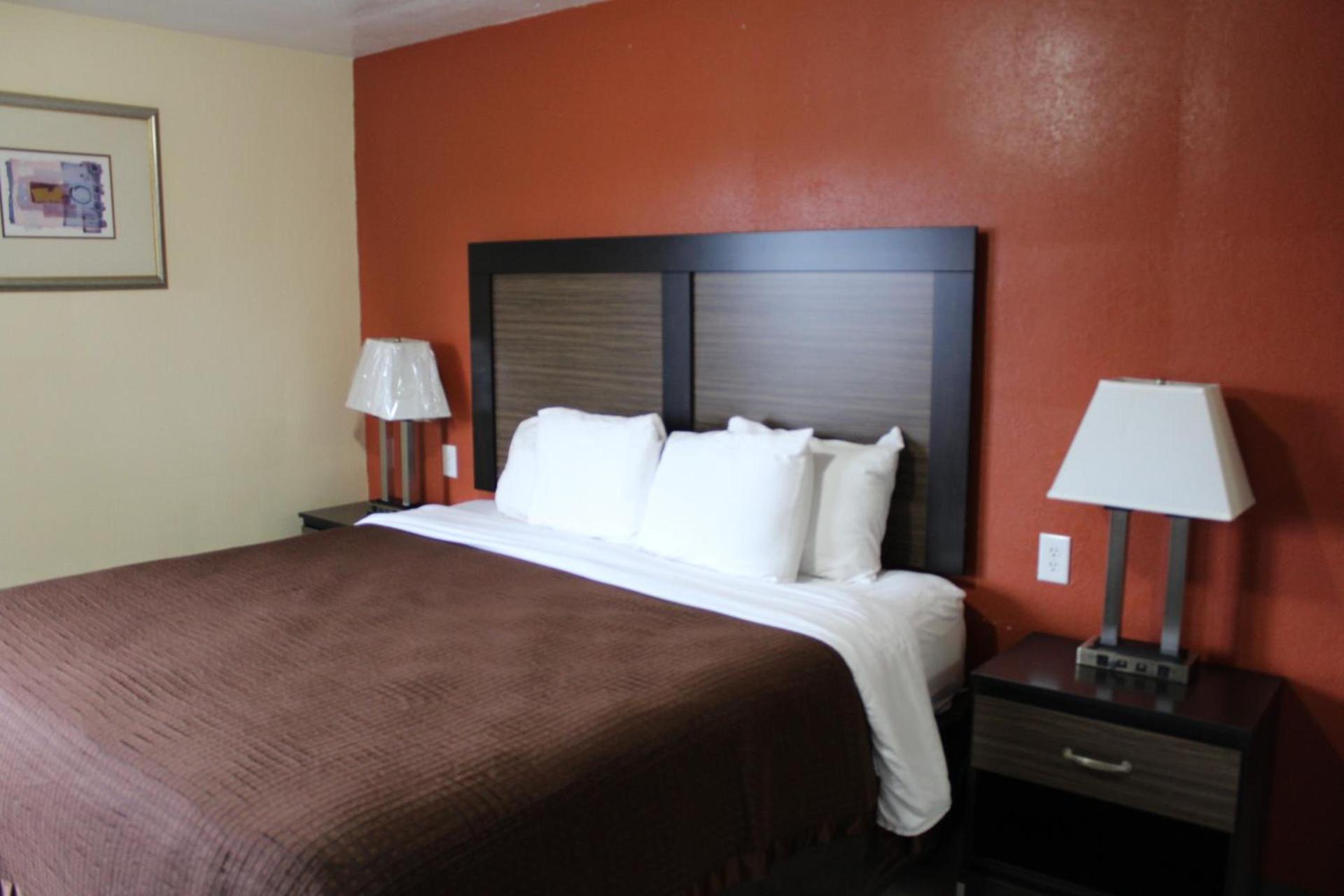 Rodeway Inn Medford South I-5 photo 54
