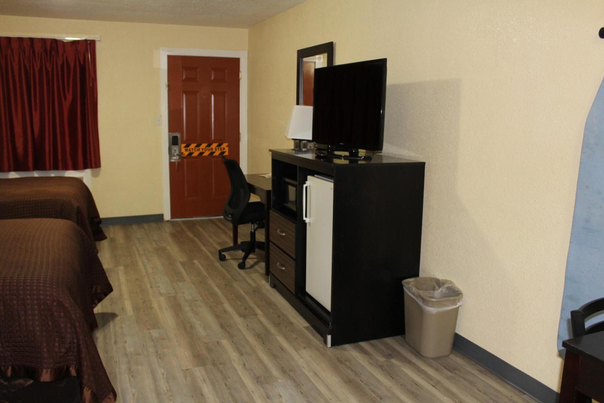 Rodeway Inn Medford South I-5 photo 69
