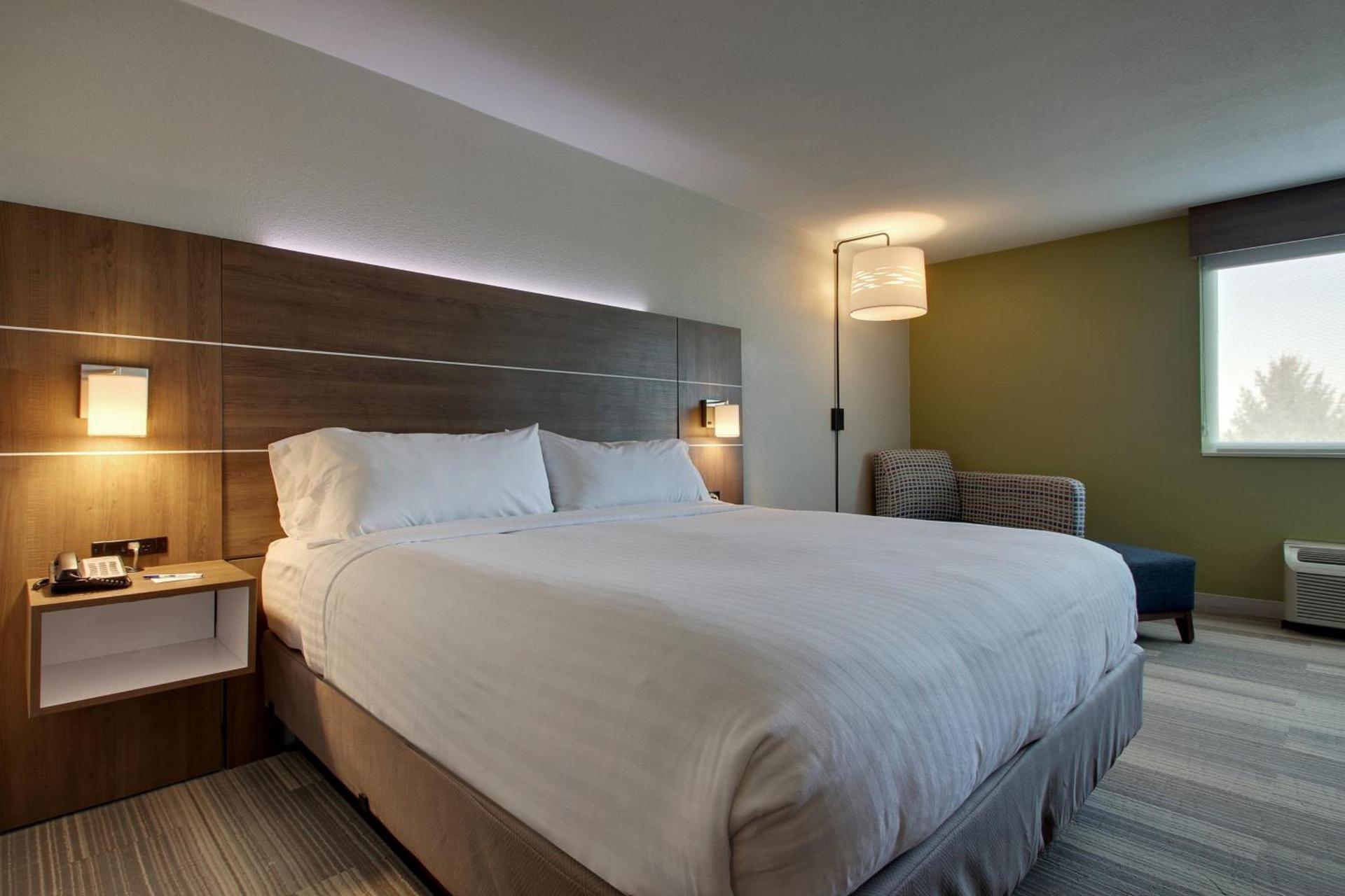 Holiday Inn Express & Suites Wapakoneta by IHG photo 56