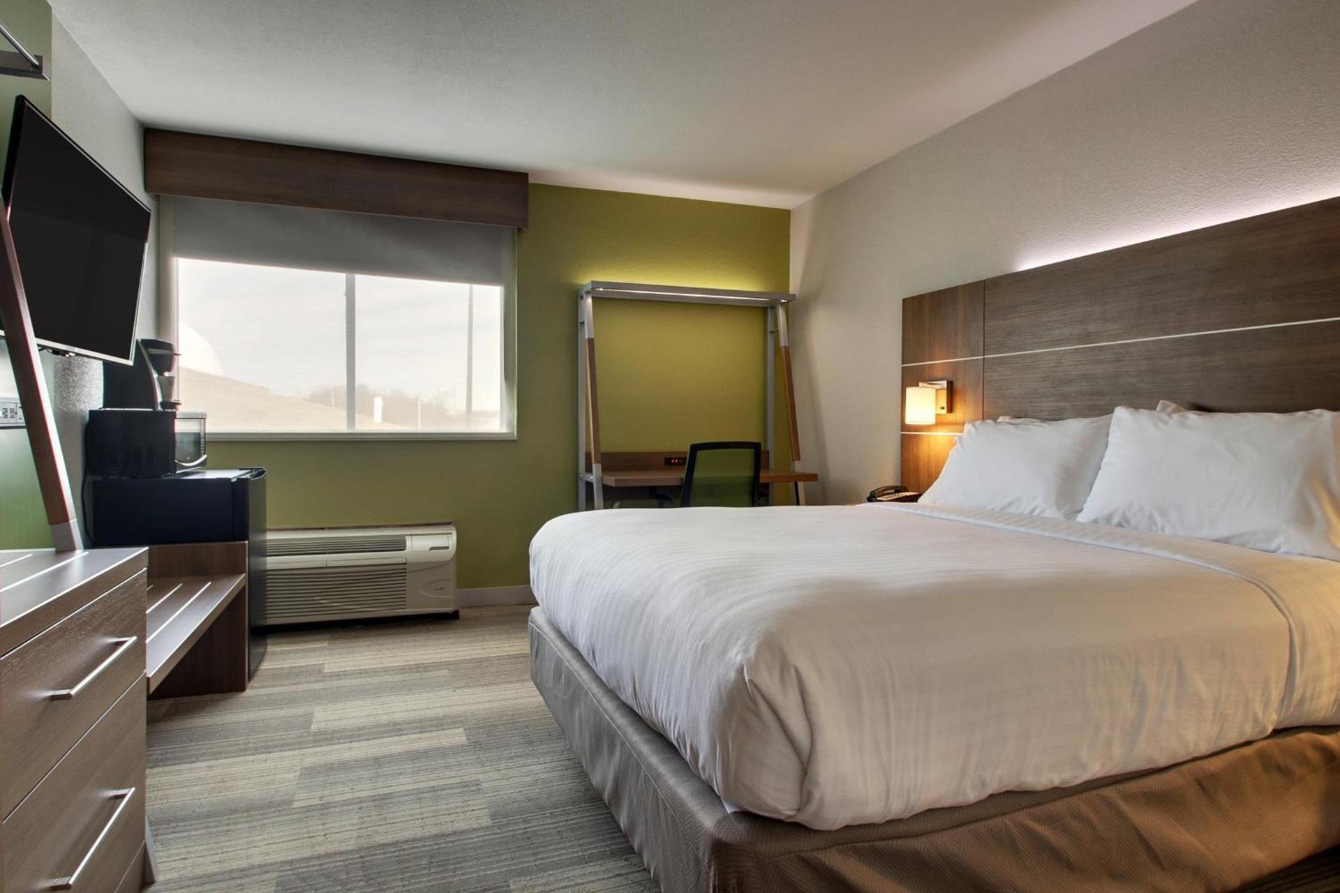 Holiday Inn Express & Suites Wapakoneta by IHG photo 54