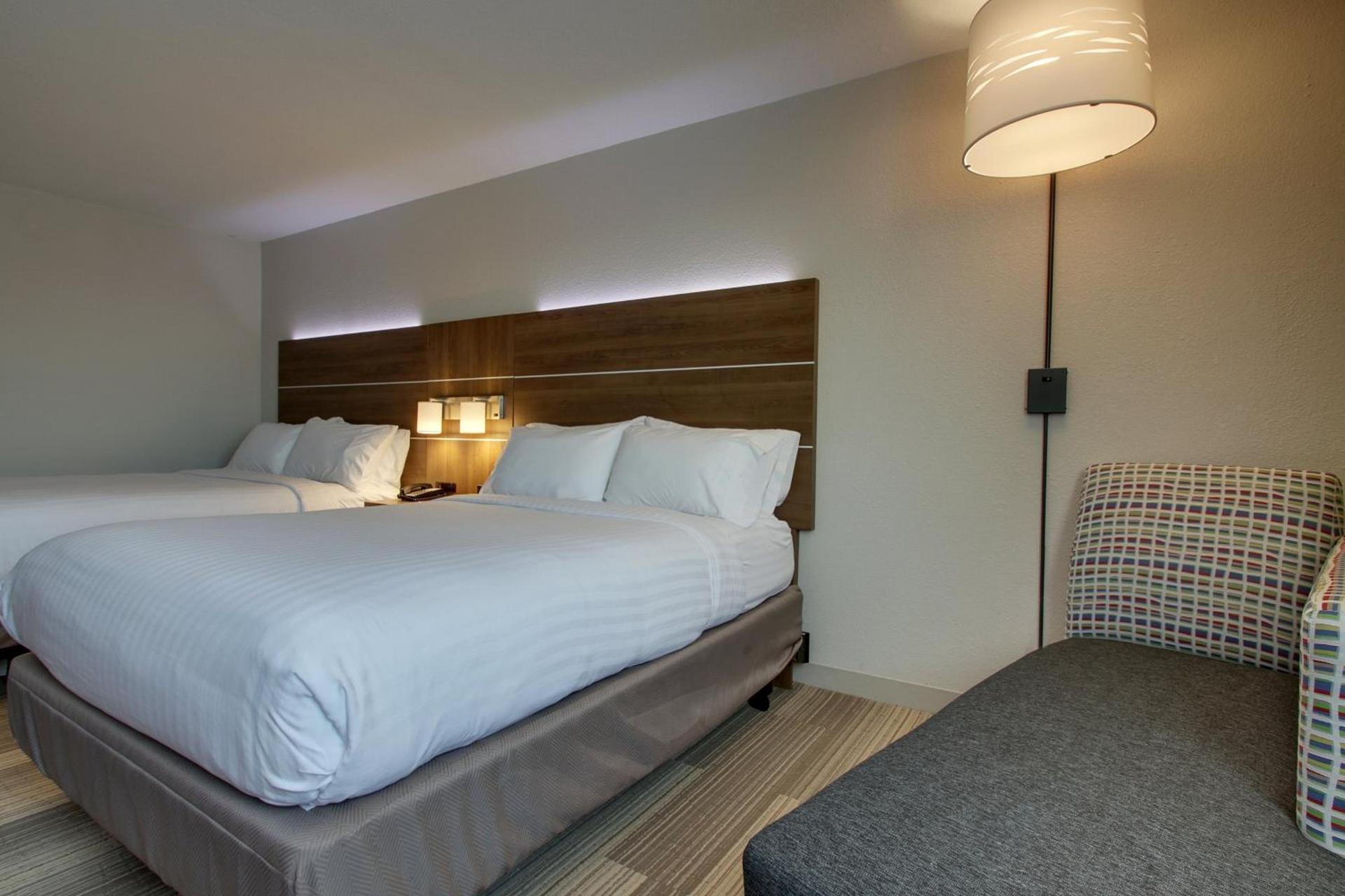 Holiday Inn Express & Suites Wapakoneta by IHG photo 66
