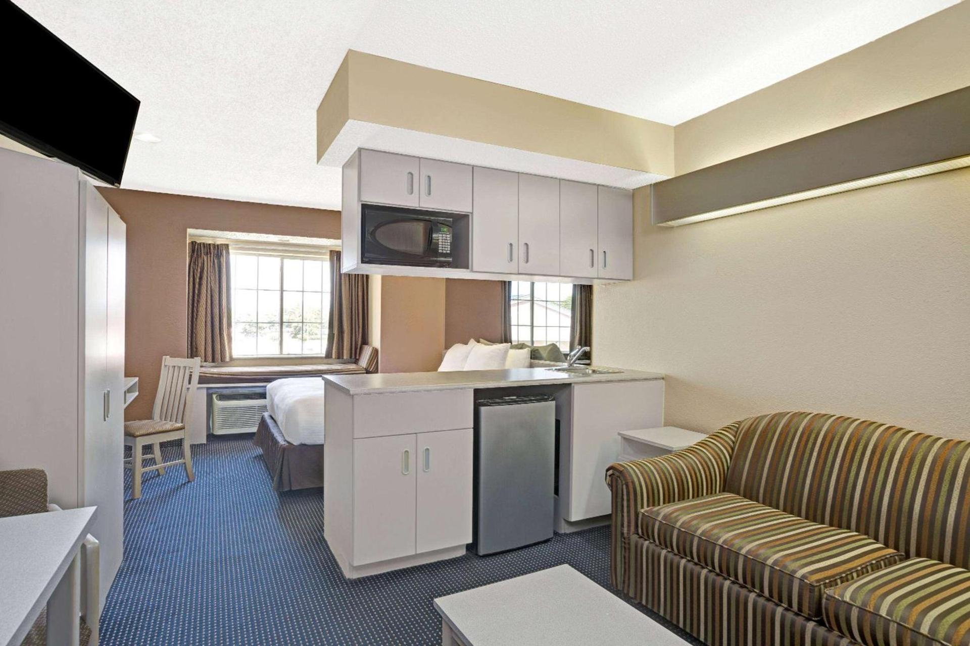 Microtel Inn & Suites by Wyndham Houston/Webster/Nasa/Clearlake photo 22