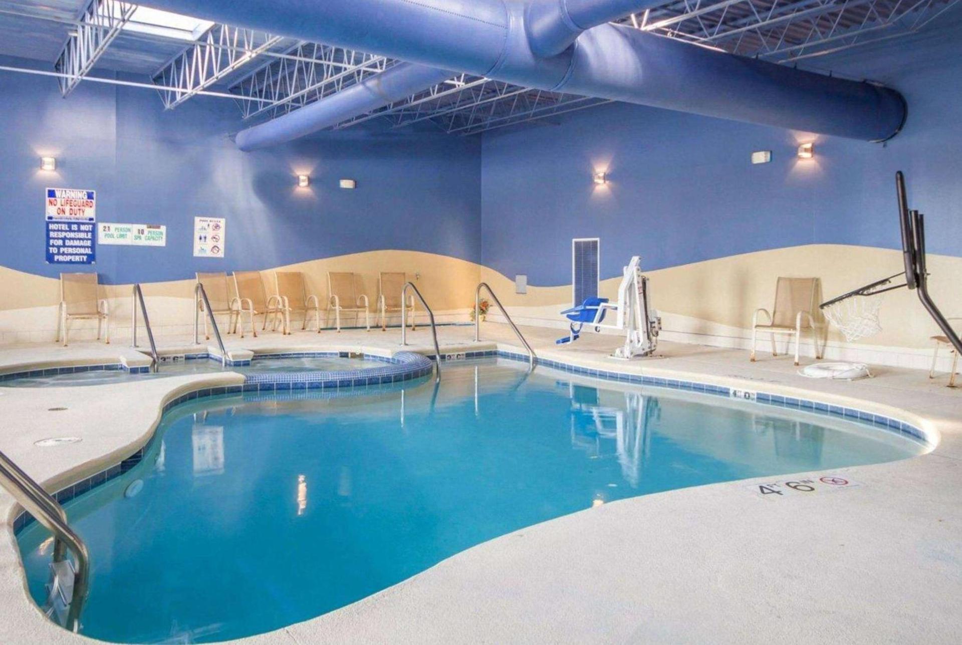 Wingate by Wyndham Sheboygan photo 2