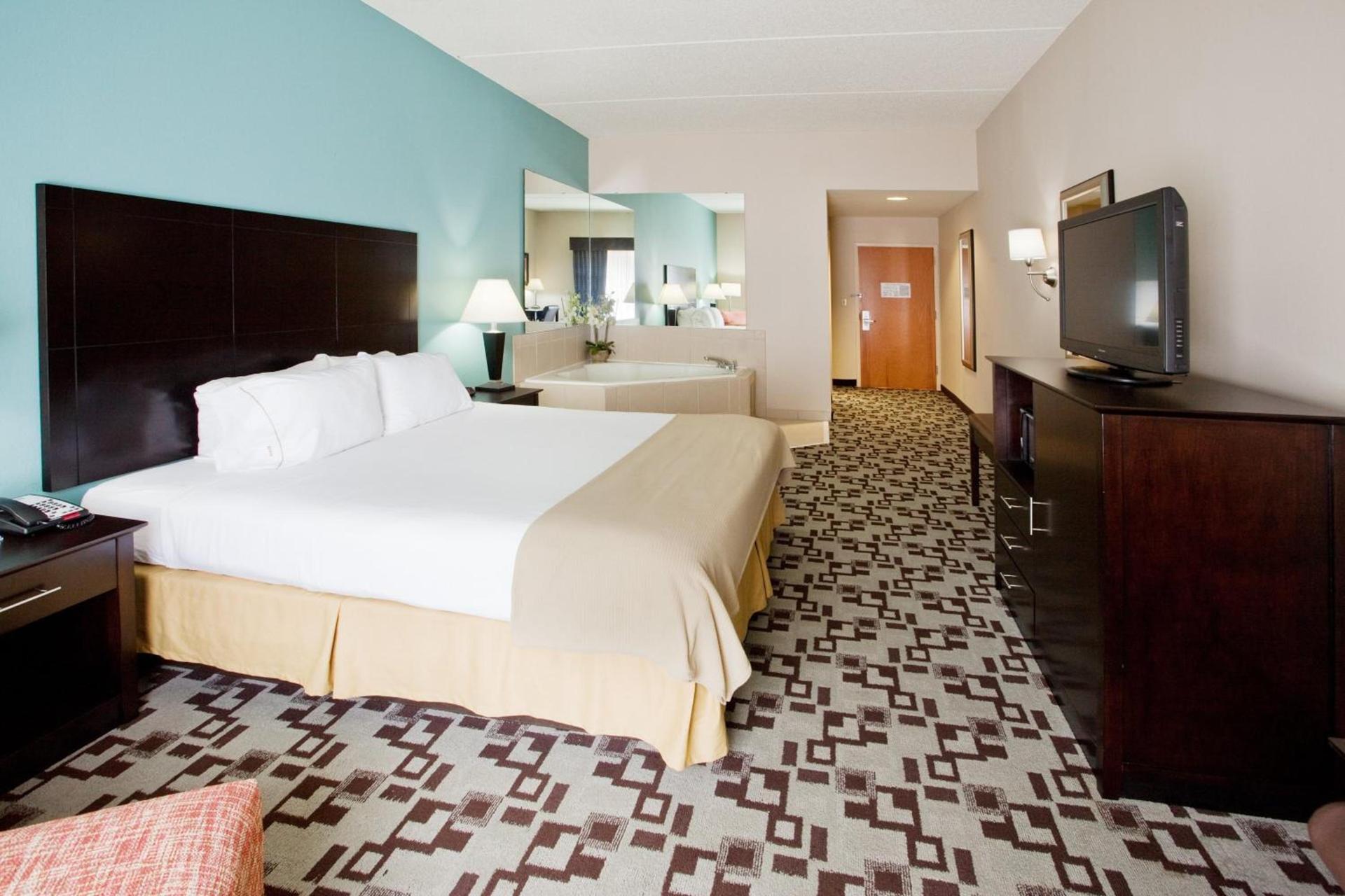 Holiday Inn Express Apex - Raleigh by IHG photo 8