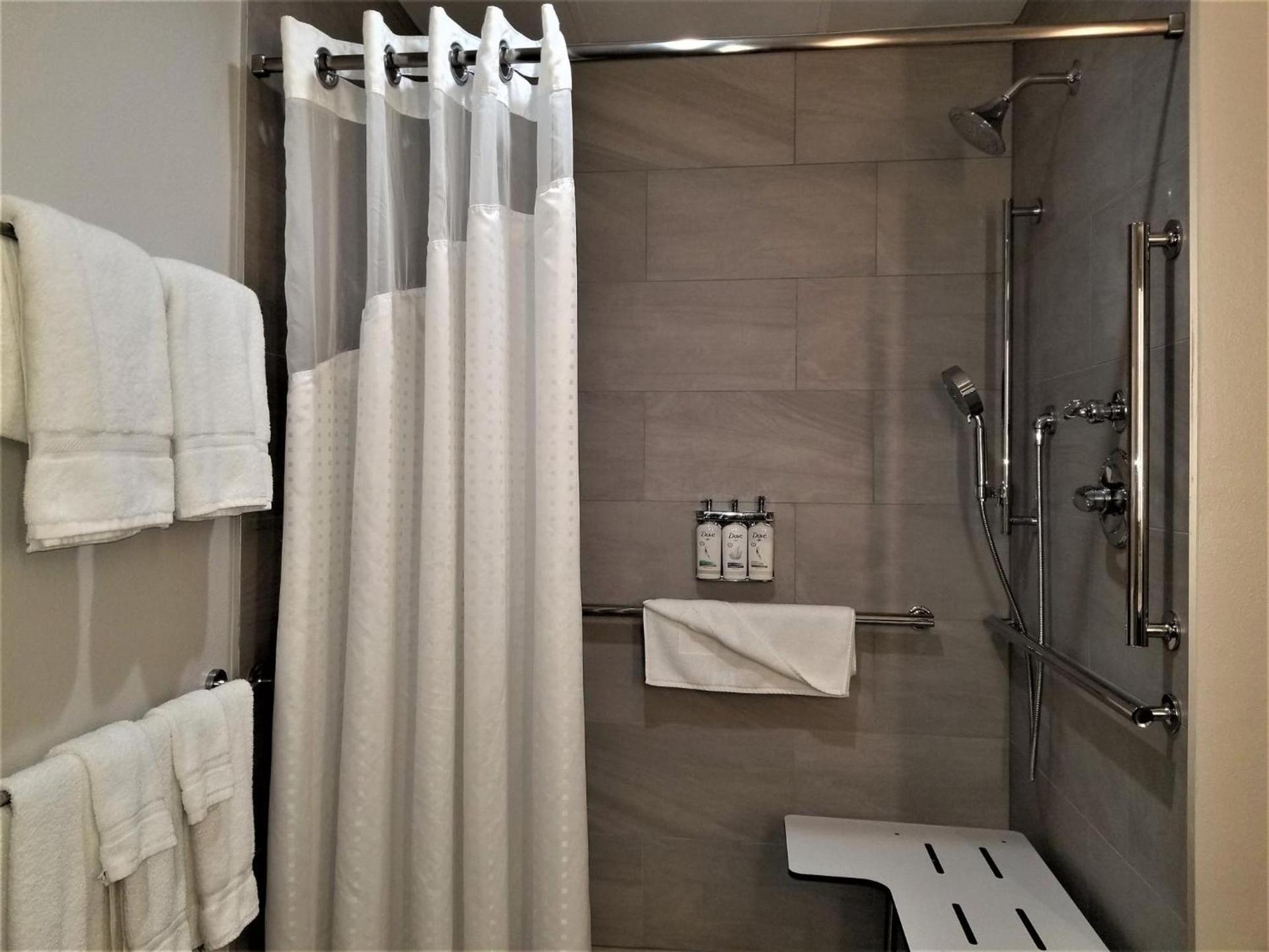 Holiday Inn Express Apex - Raleigh by IHG photo 34