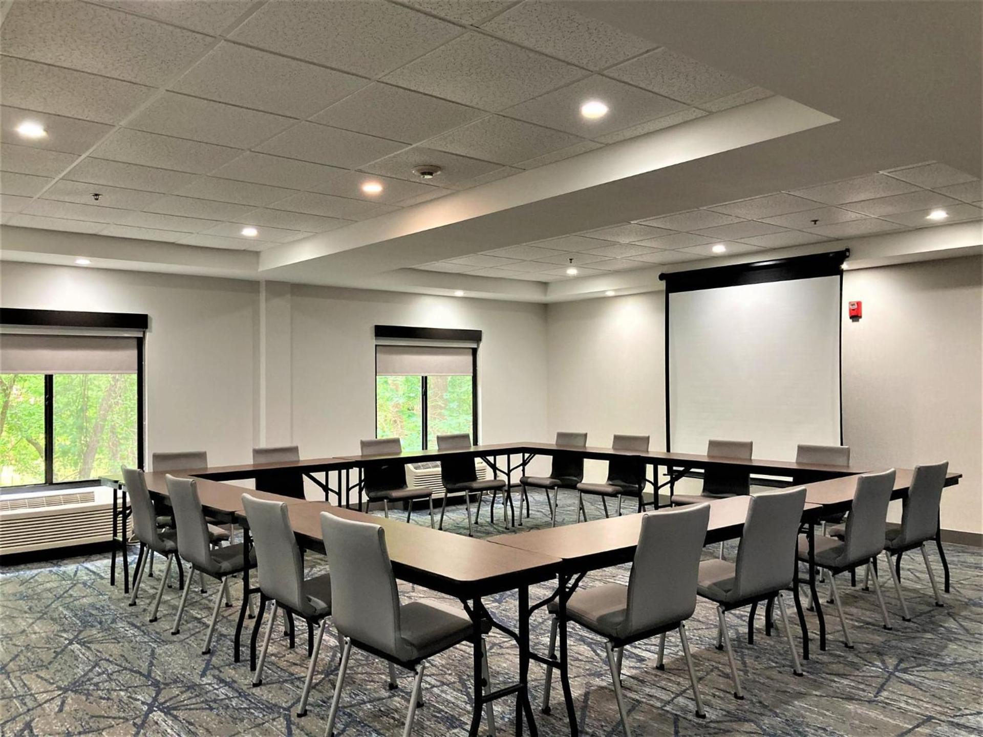 Holiday Inn Express Apex - Raleigh by IHG photo 23