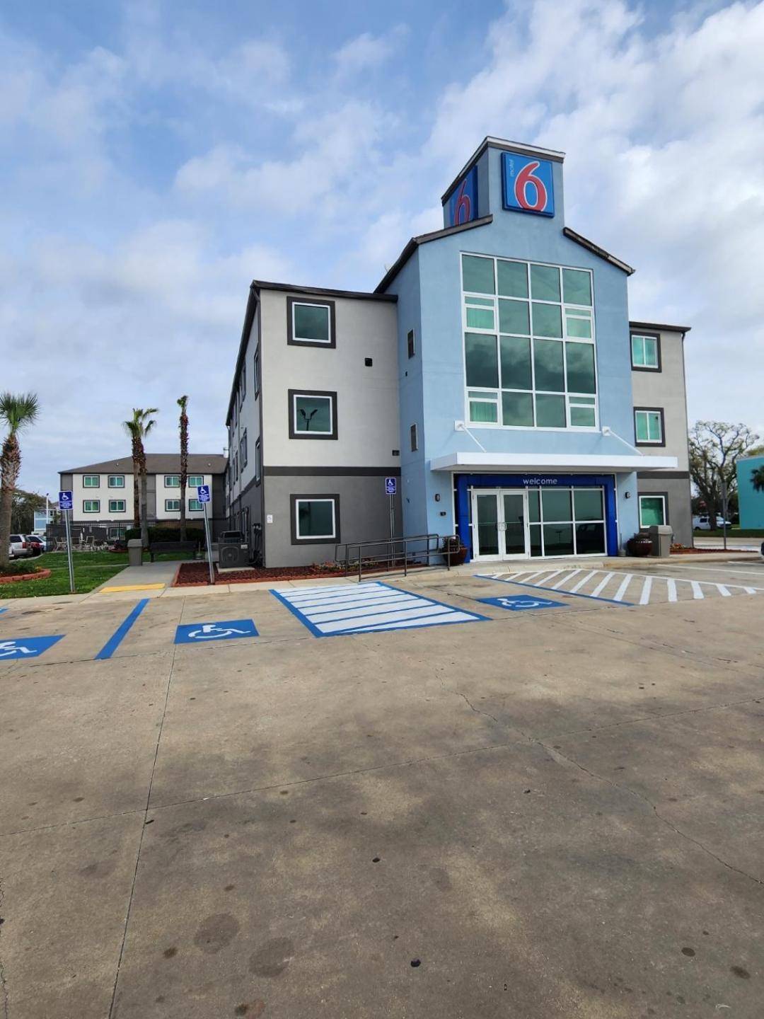 Motel 6-Biloxi, MS - Beach — hotel in Biloxi