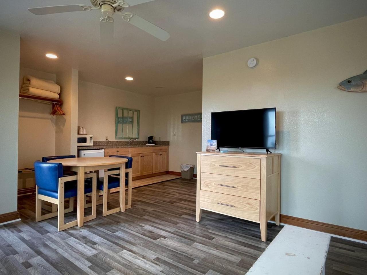 Pony Island Inn photo 53