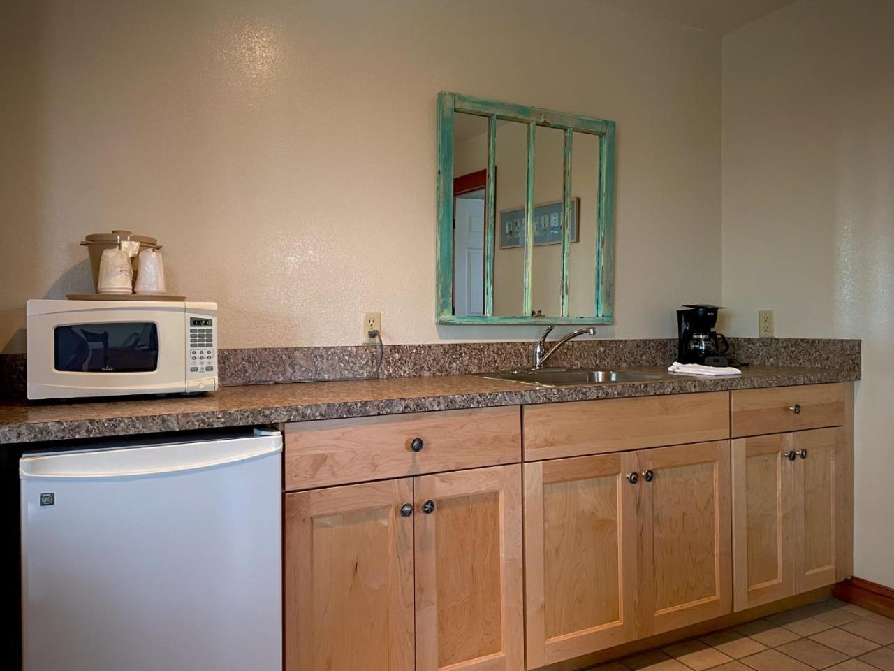 Pony Island Inn photo 64