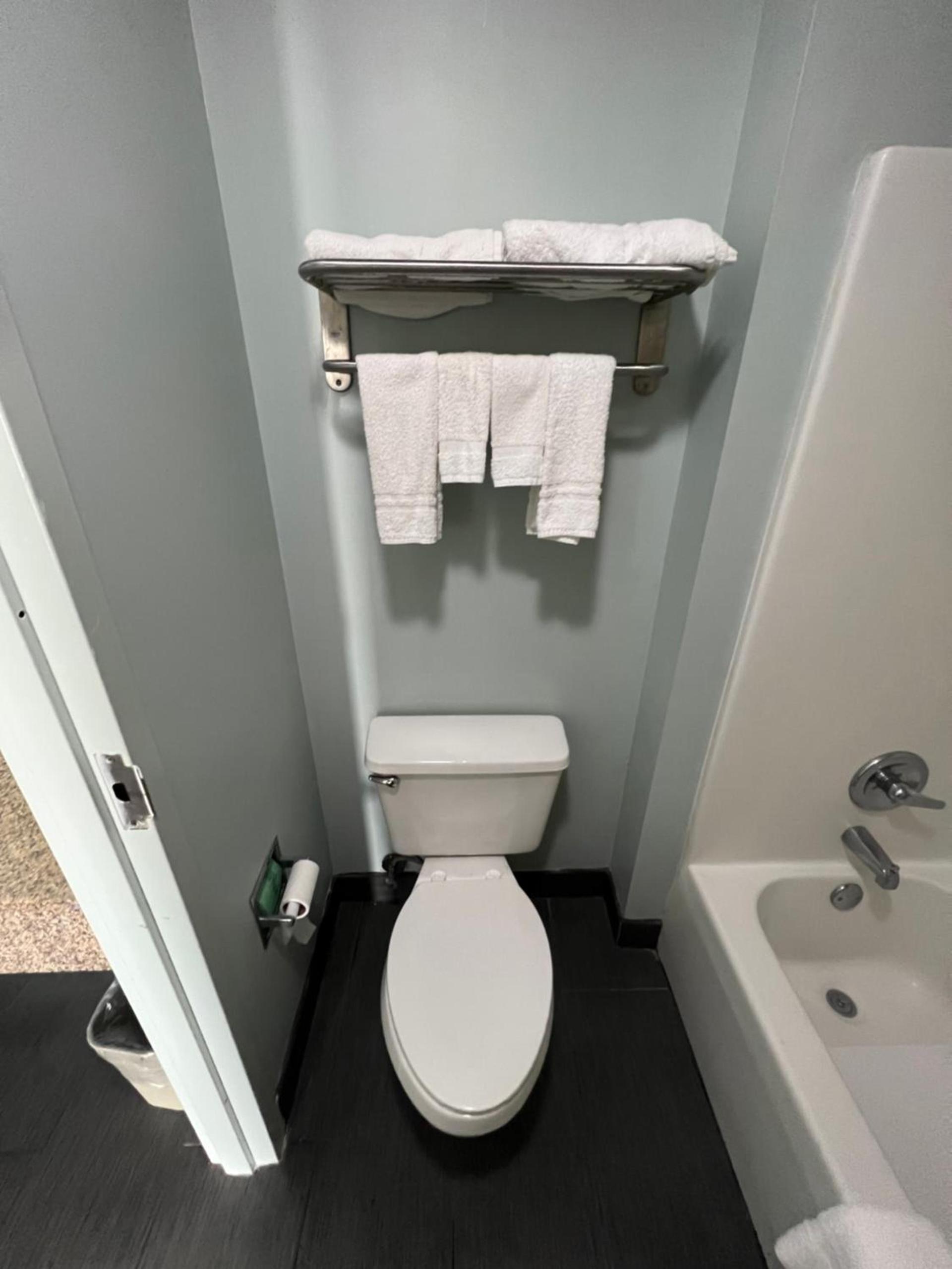 Executive Inn photo 8