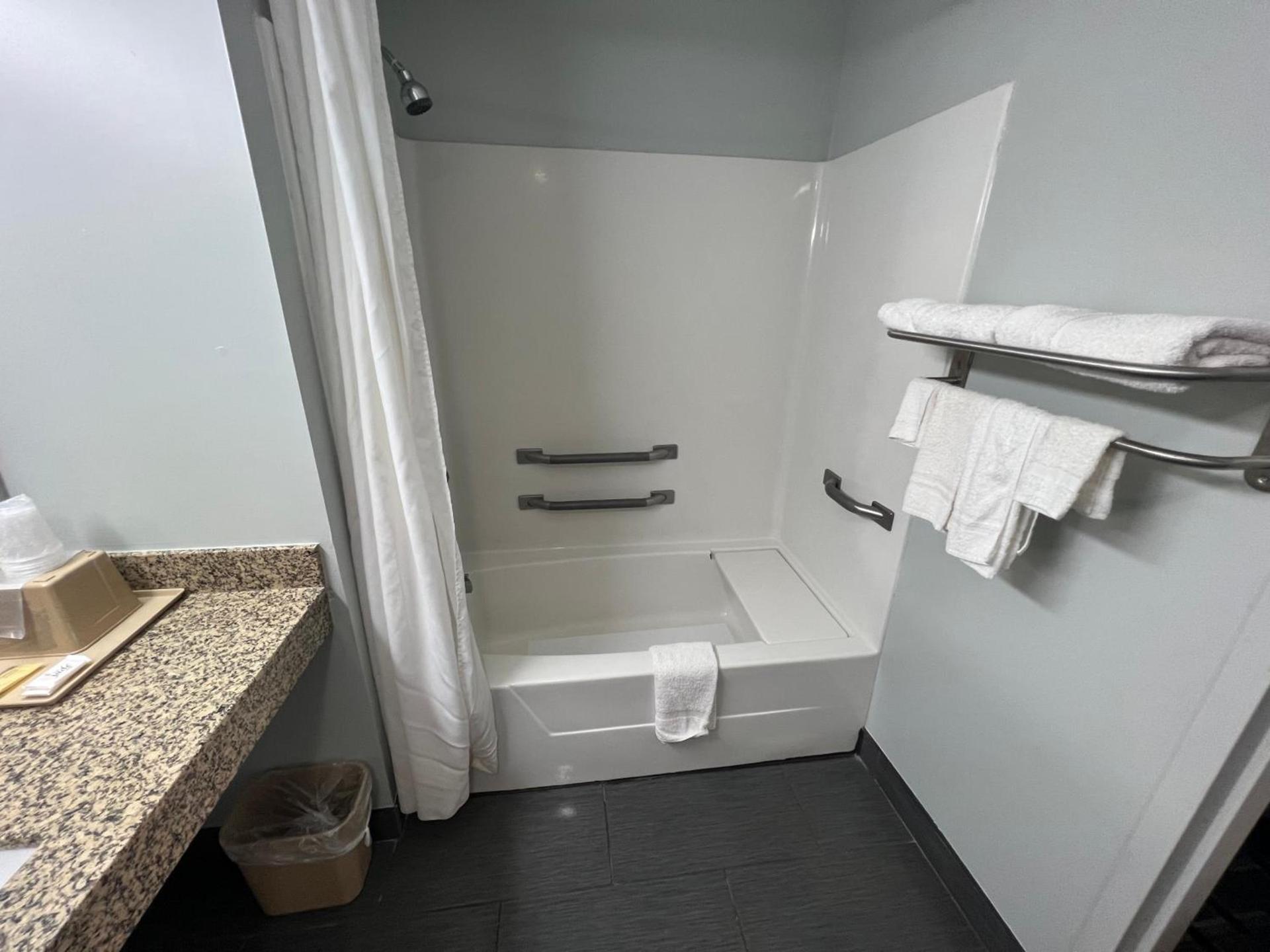 Executive Inn photo 29