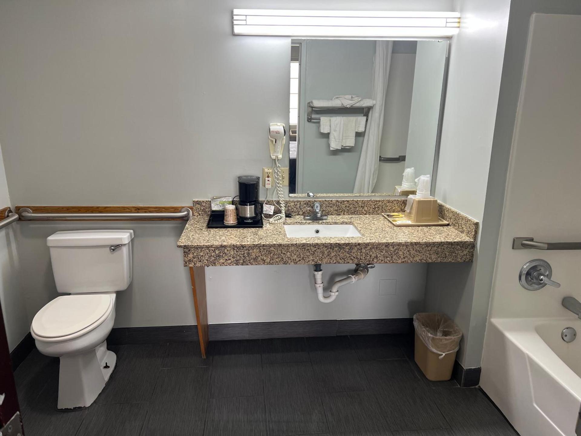 Executive Inn photo 31