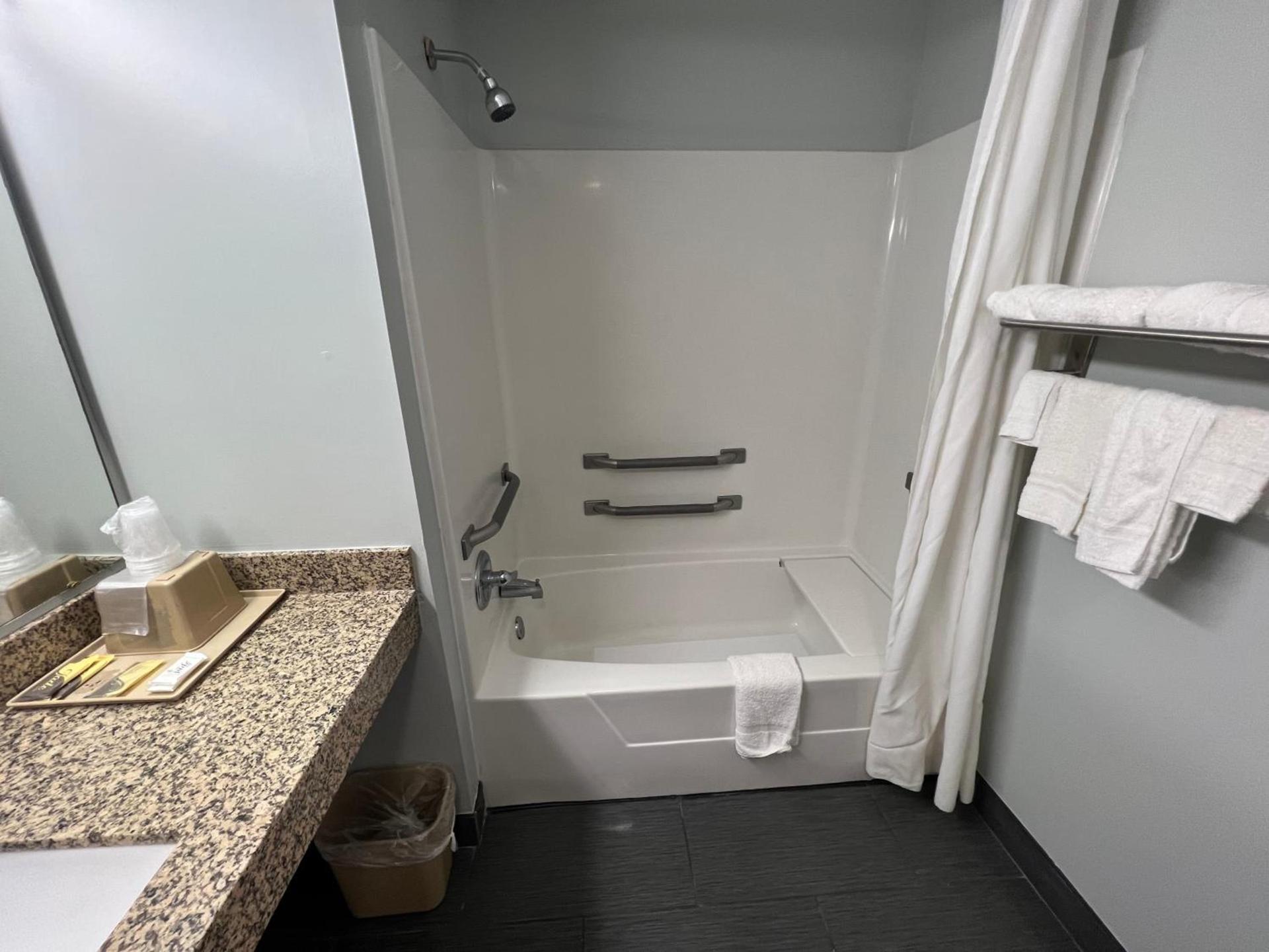 Executive Inn photo 23