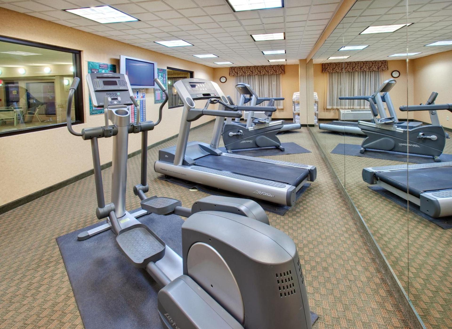Holiday Inn Express Hotel & Suites Bismarck by IHG photo 48
