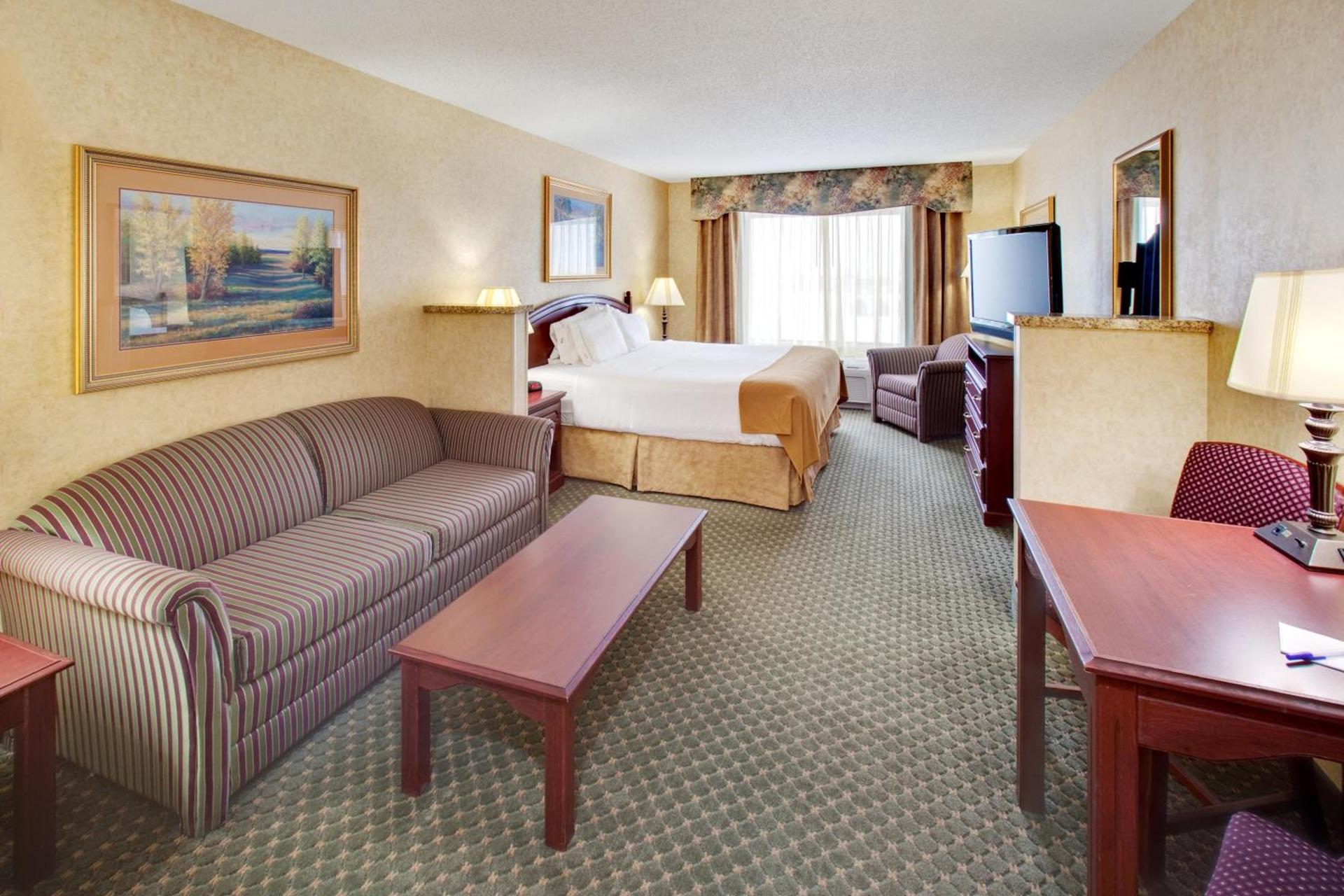 Holiday Inn Express Hotel & Suites Bismarck by IHG photo 50