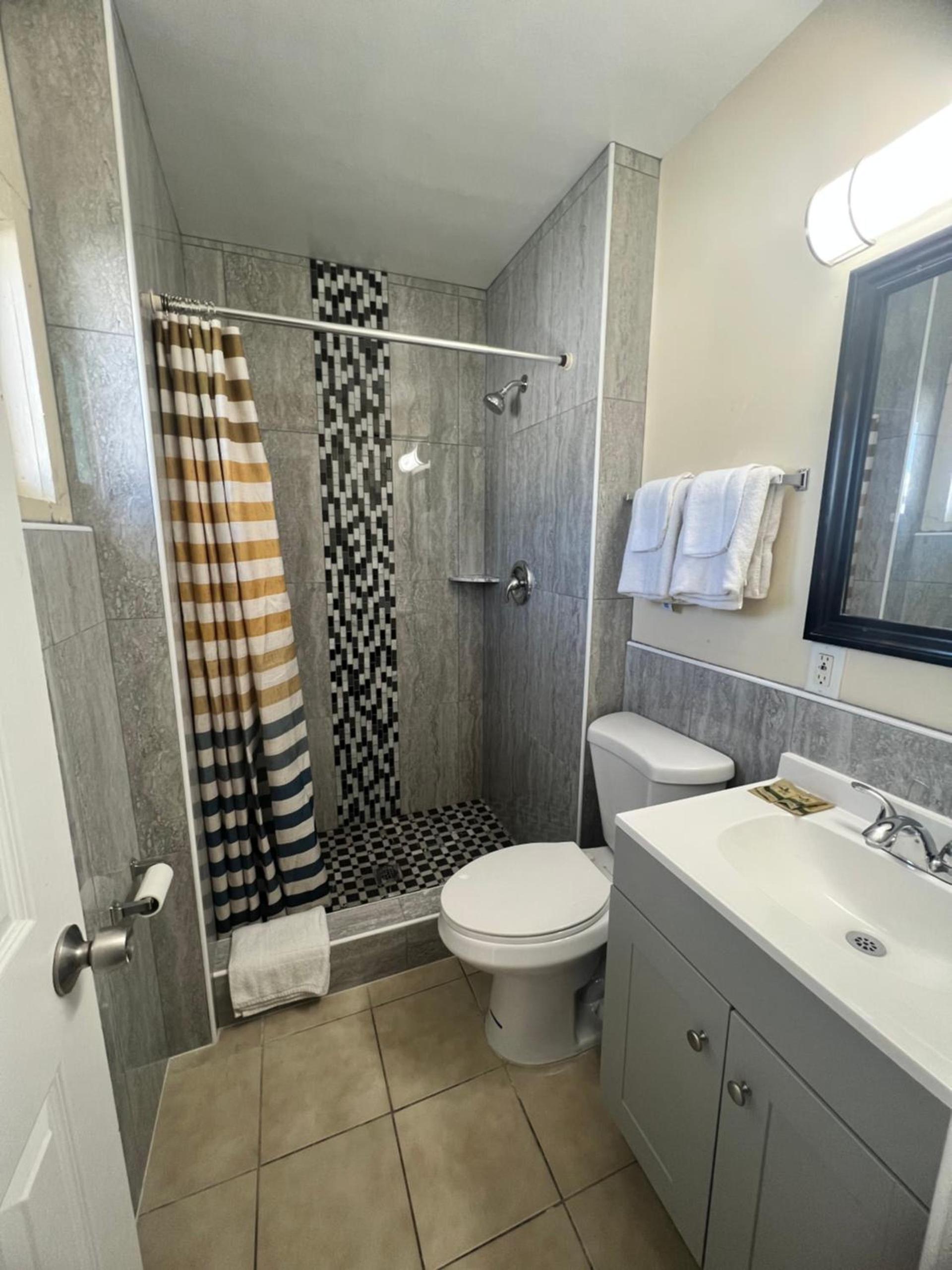 Walden Motel photo 25