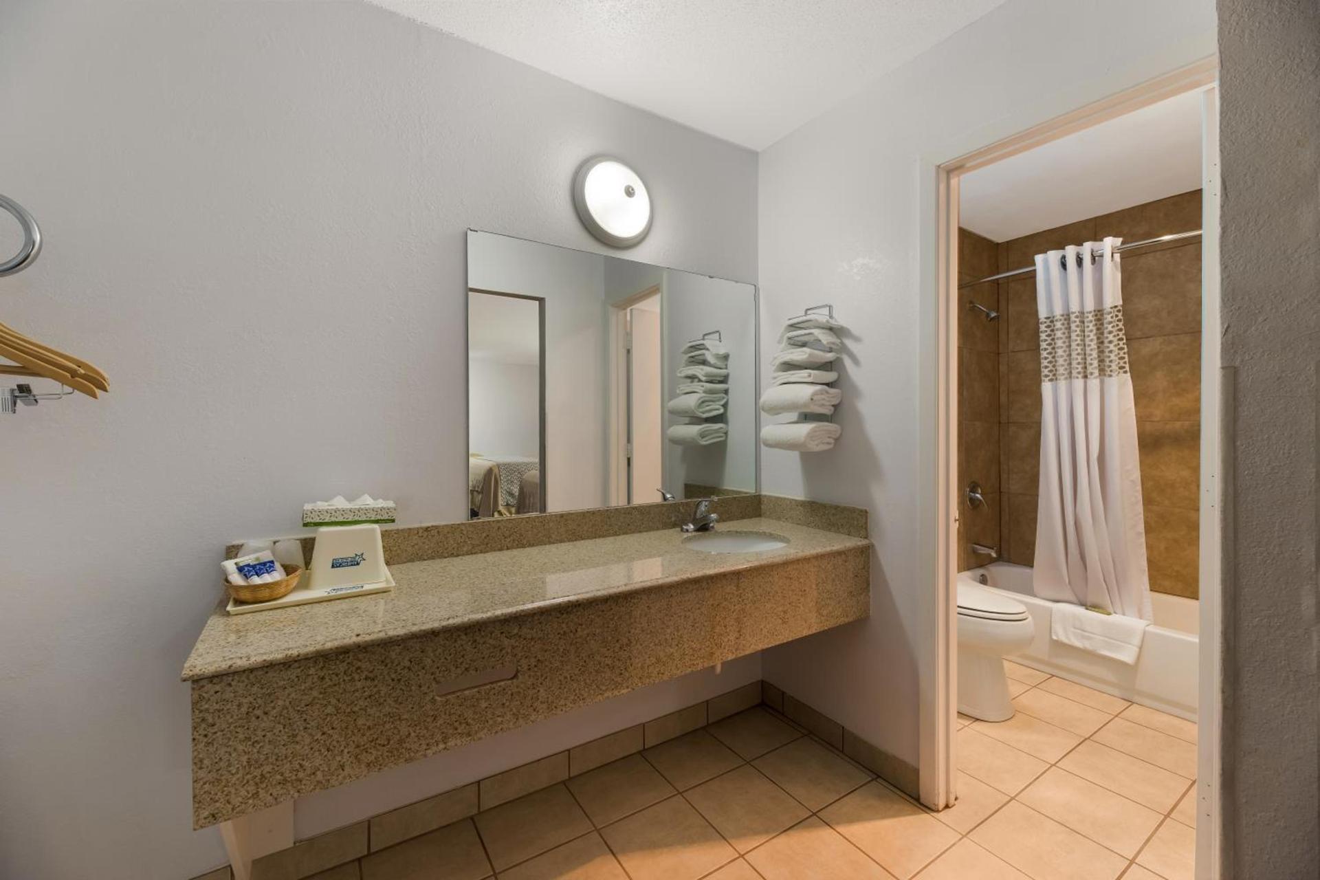 Americas Best Value Inn Alpine photo 13