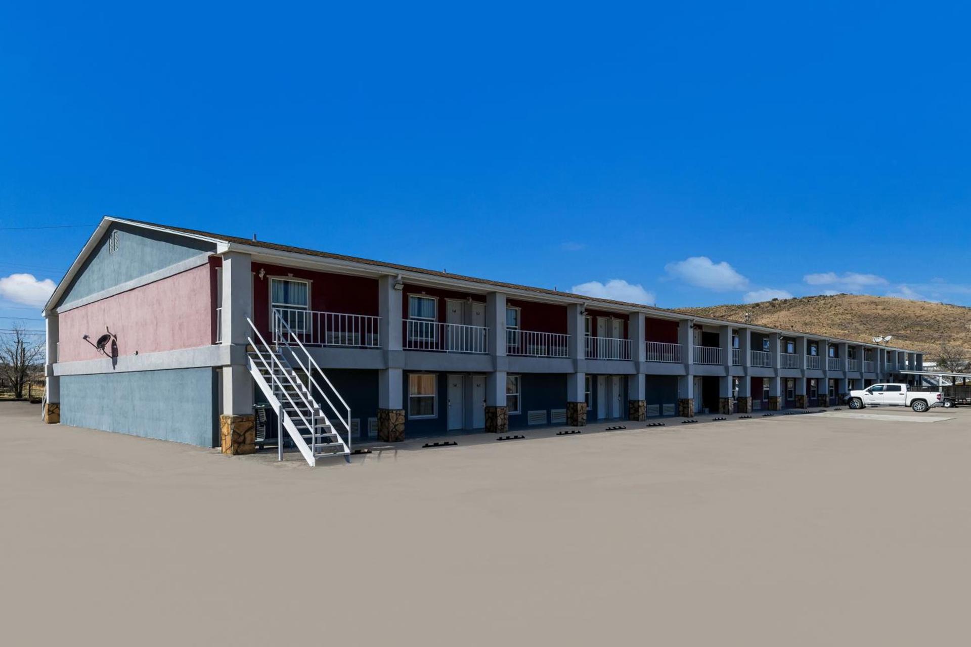 Americas Best Value Inn Alpine photo 18