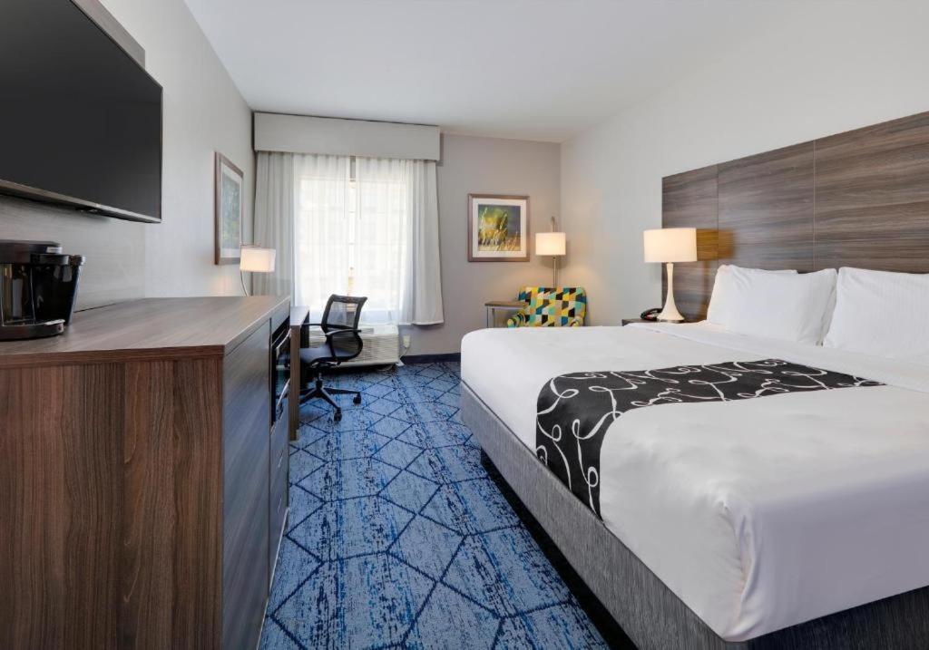 La Quinta by Wyndham Denton - University Drive photo 42