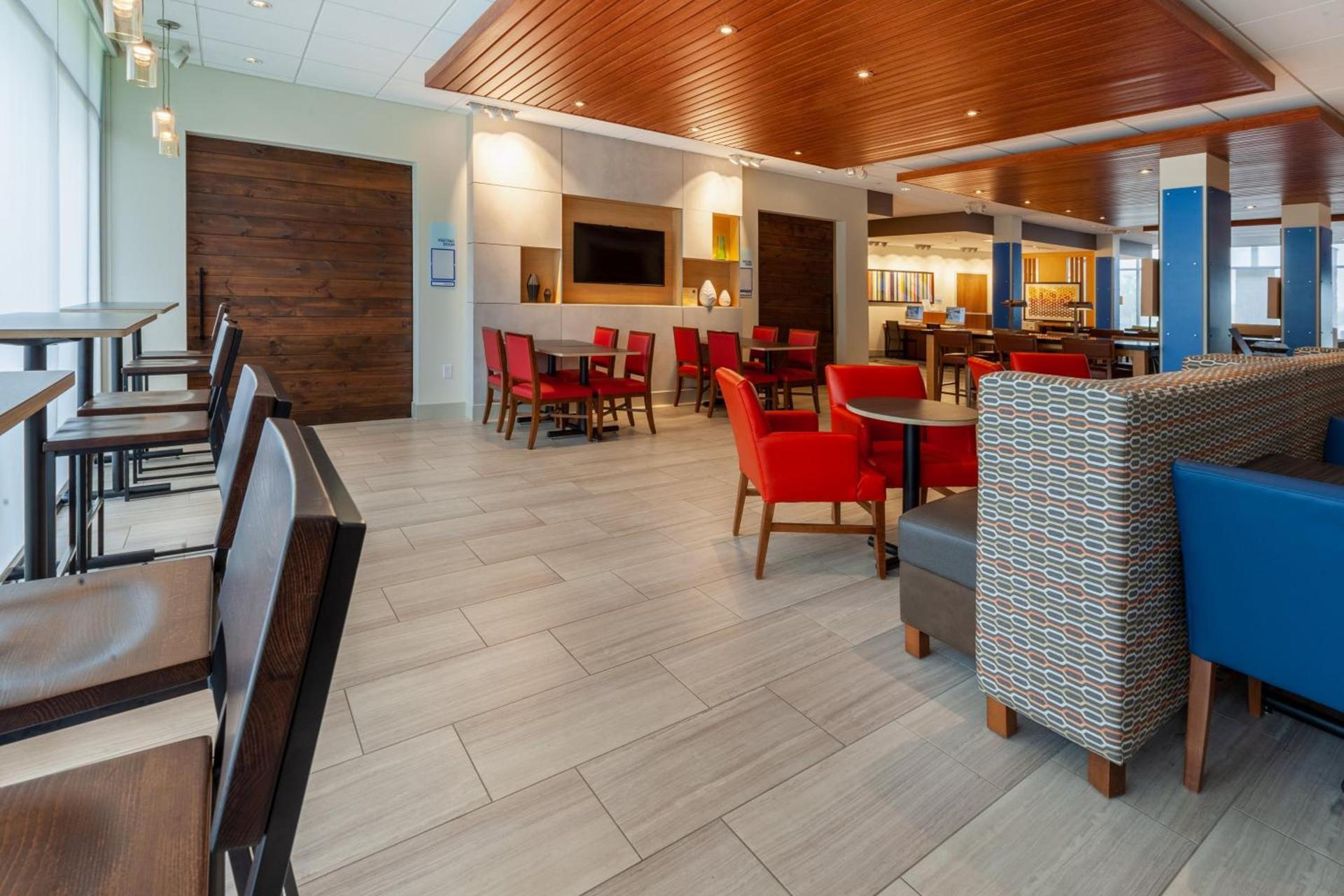 Holiday Inn Express & Suites Brunswick-Harpers Ferry Area by IHG photo 53
