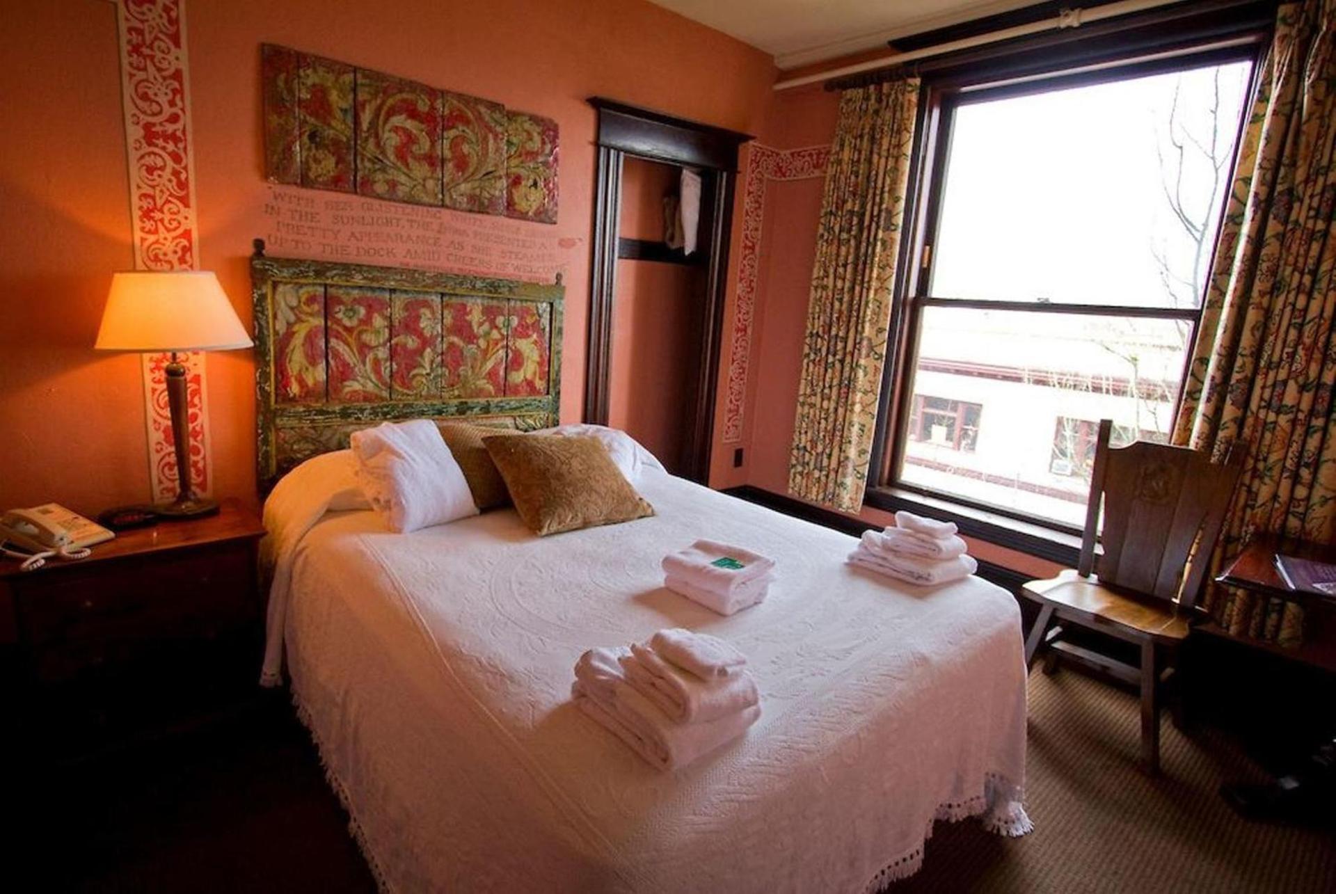 McMenamins Hotel Oregon photo 4