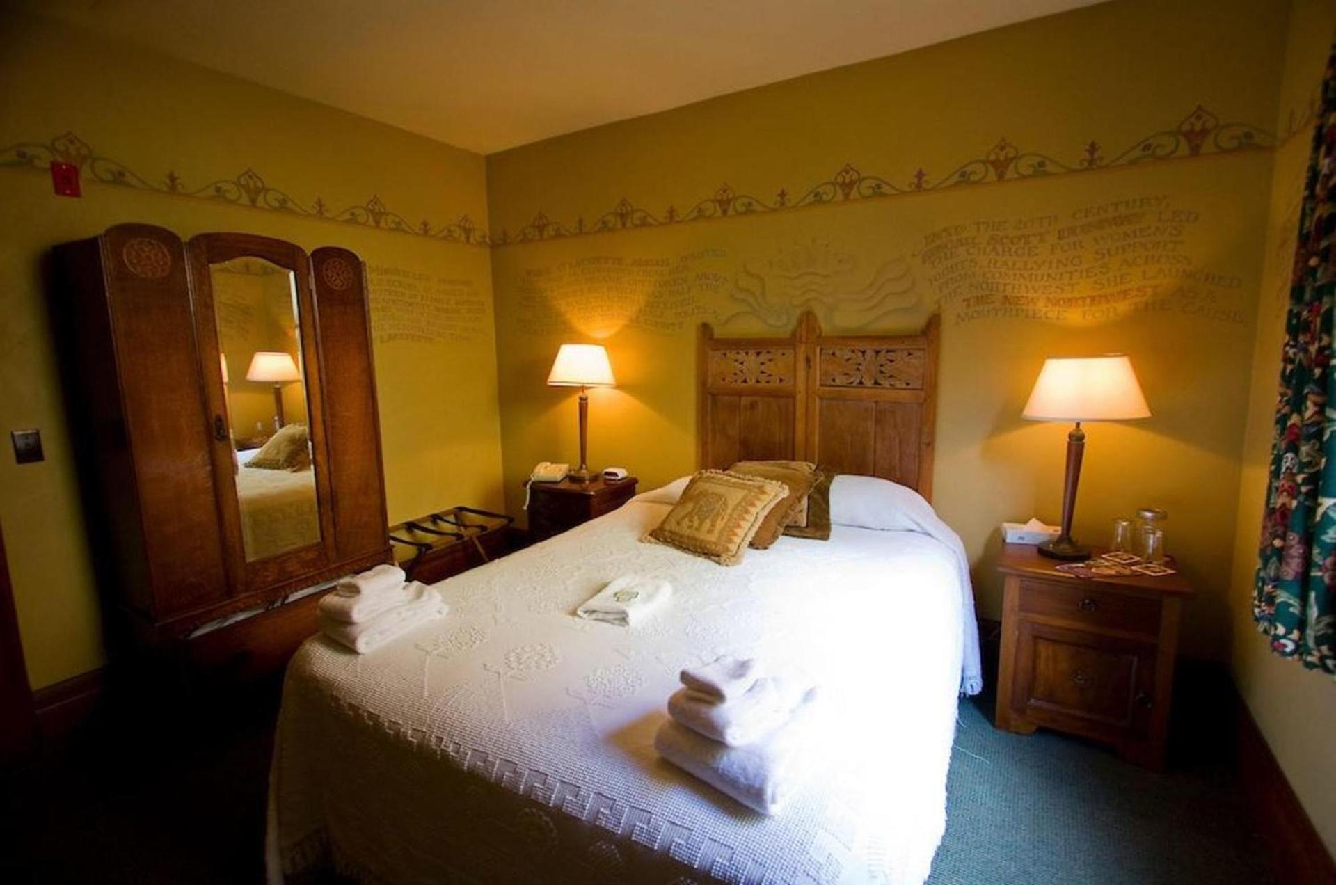 McMenamins Hotel Oregon photo 8