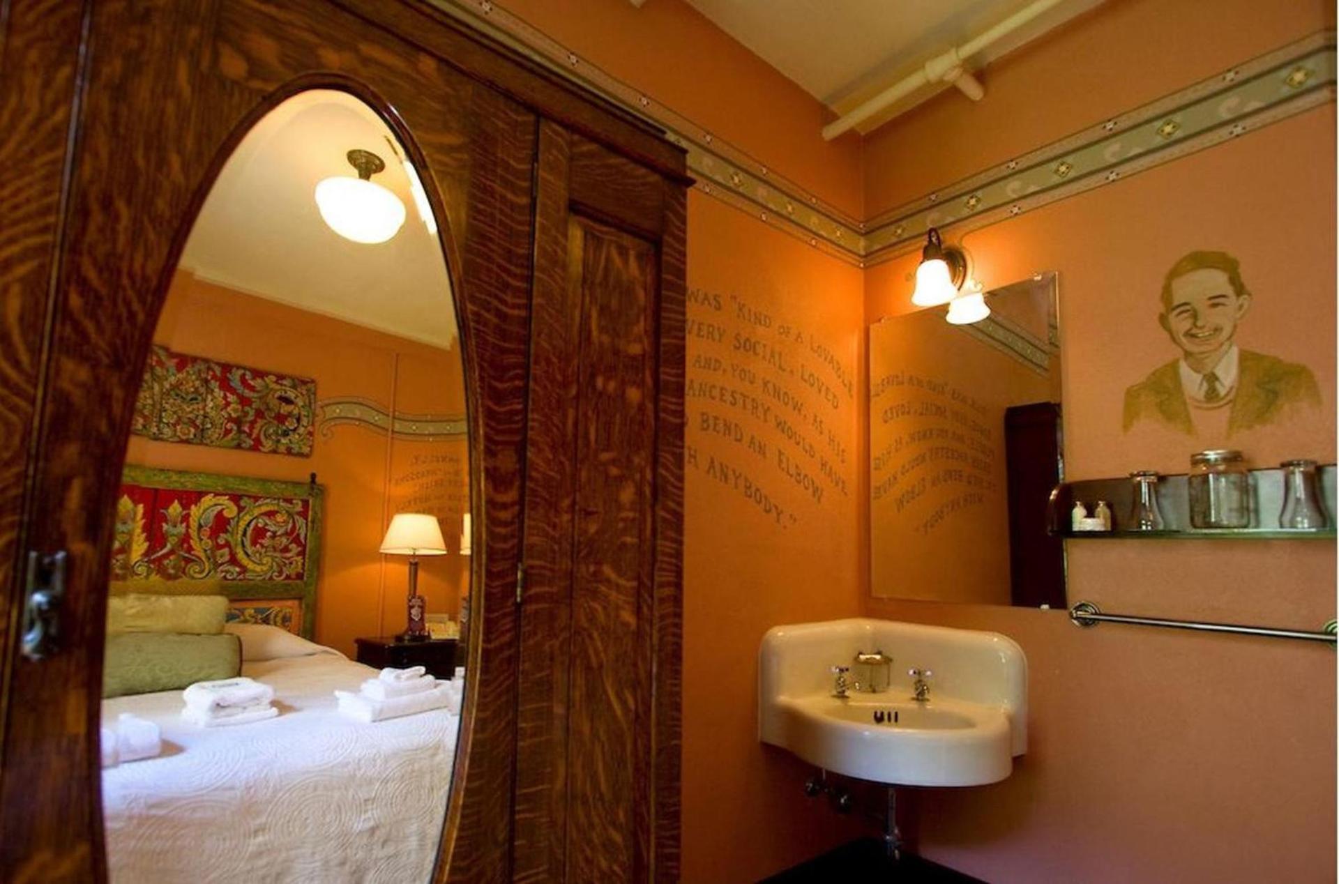 McMenamins Hotel Oregon photo 9