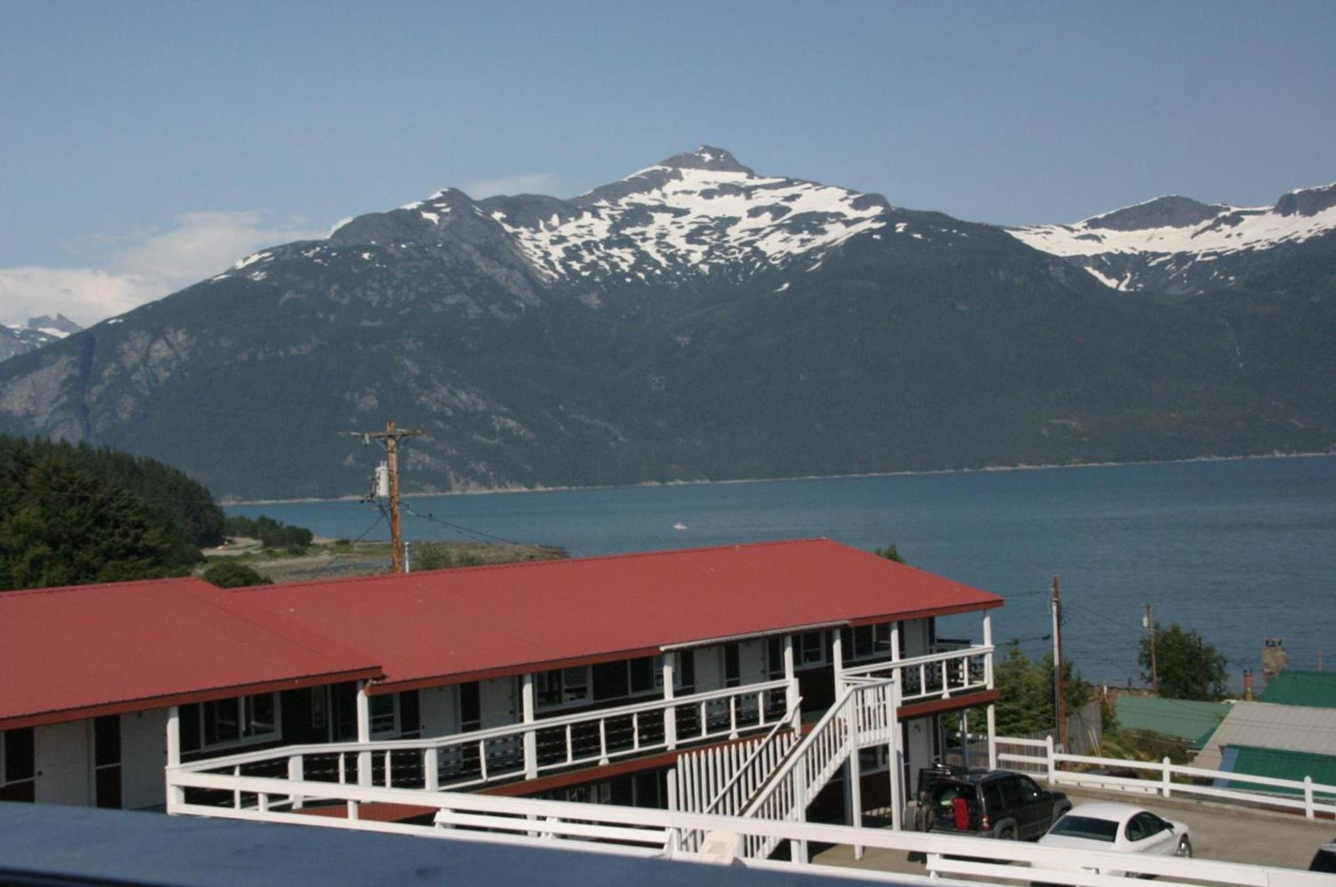 Captain's Choice Motel photo 38