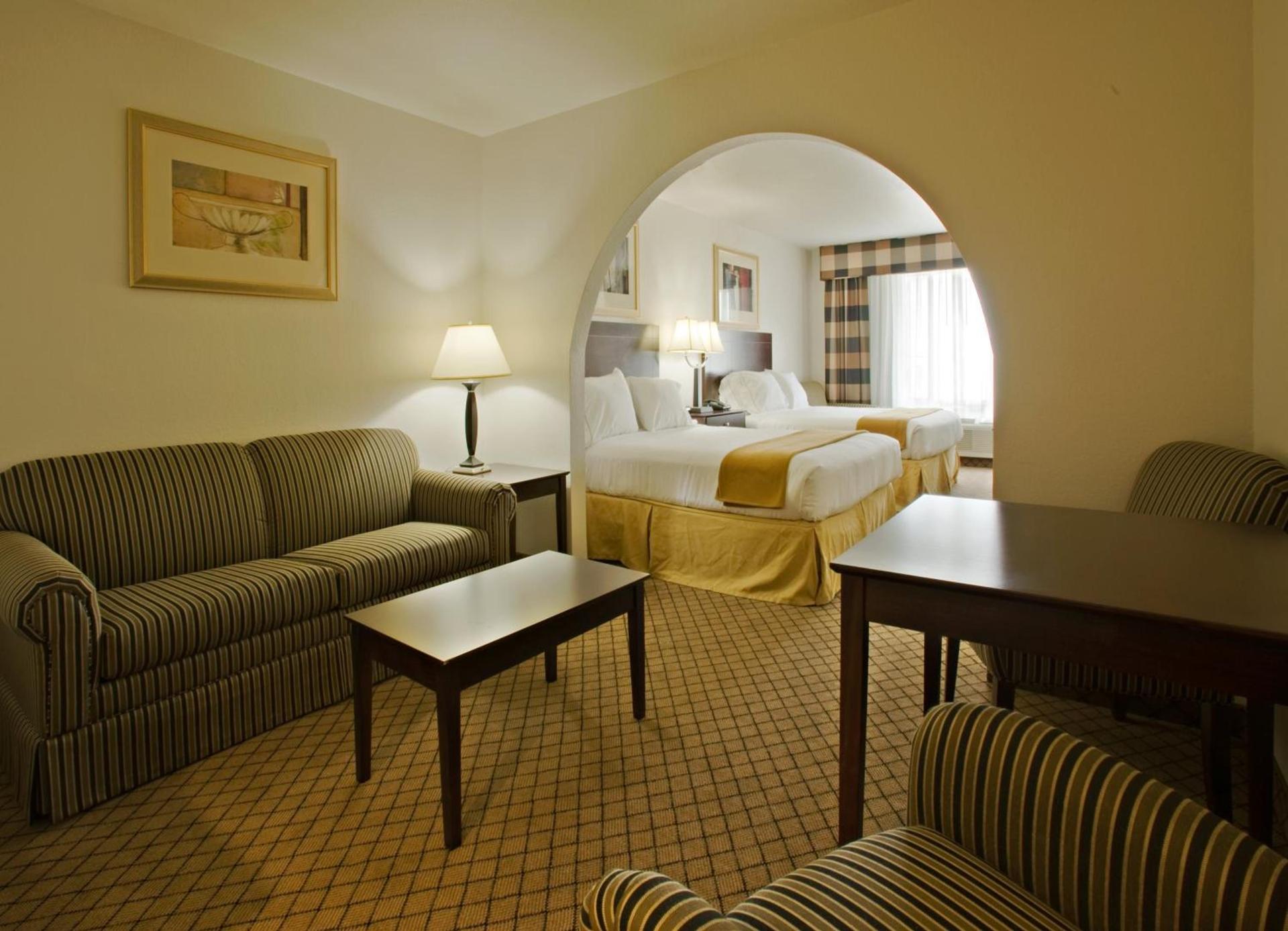 Holiday Inn Express & Suites Childress by IHG photo 30