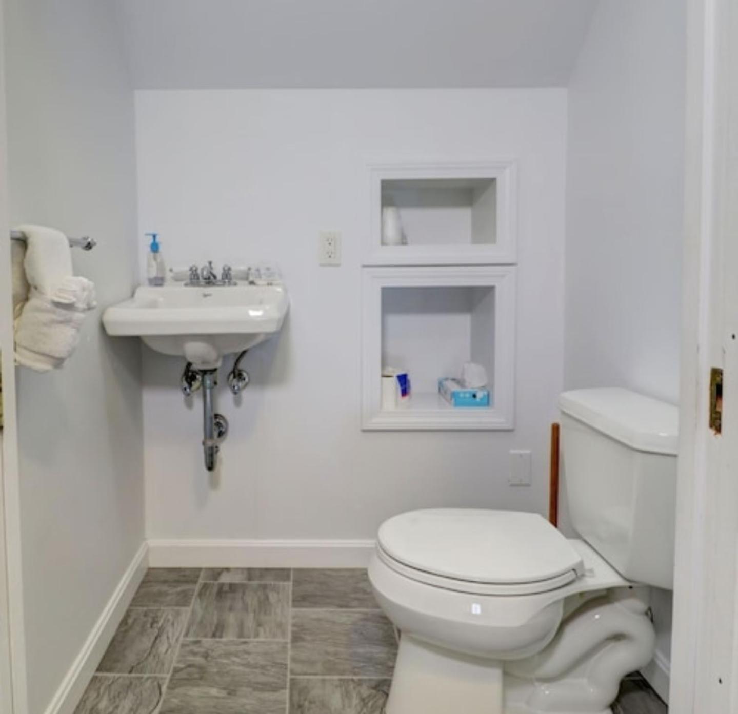 Carriage House Motel Cottages & Suites photo 8
