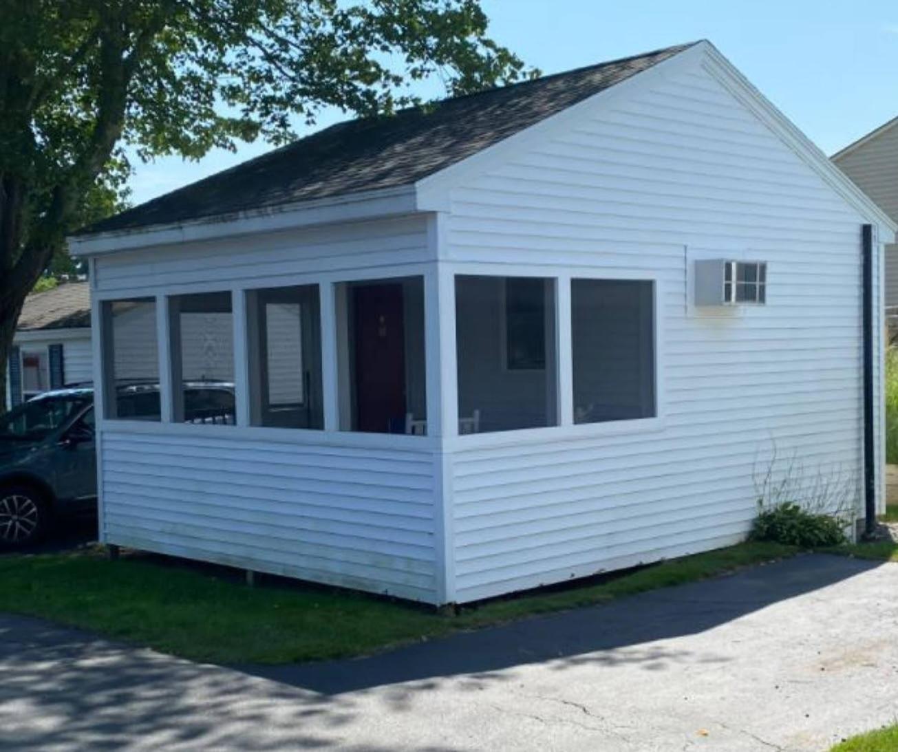 Carriage House Motel Cottages & Suites photo 32