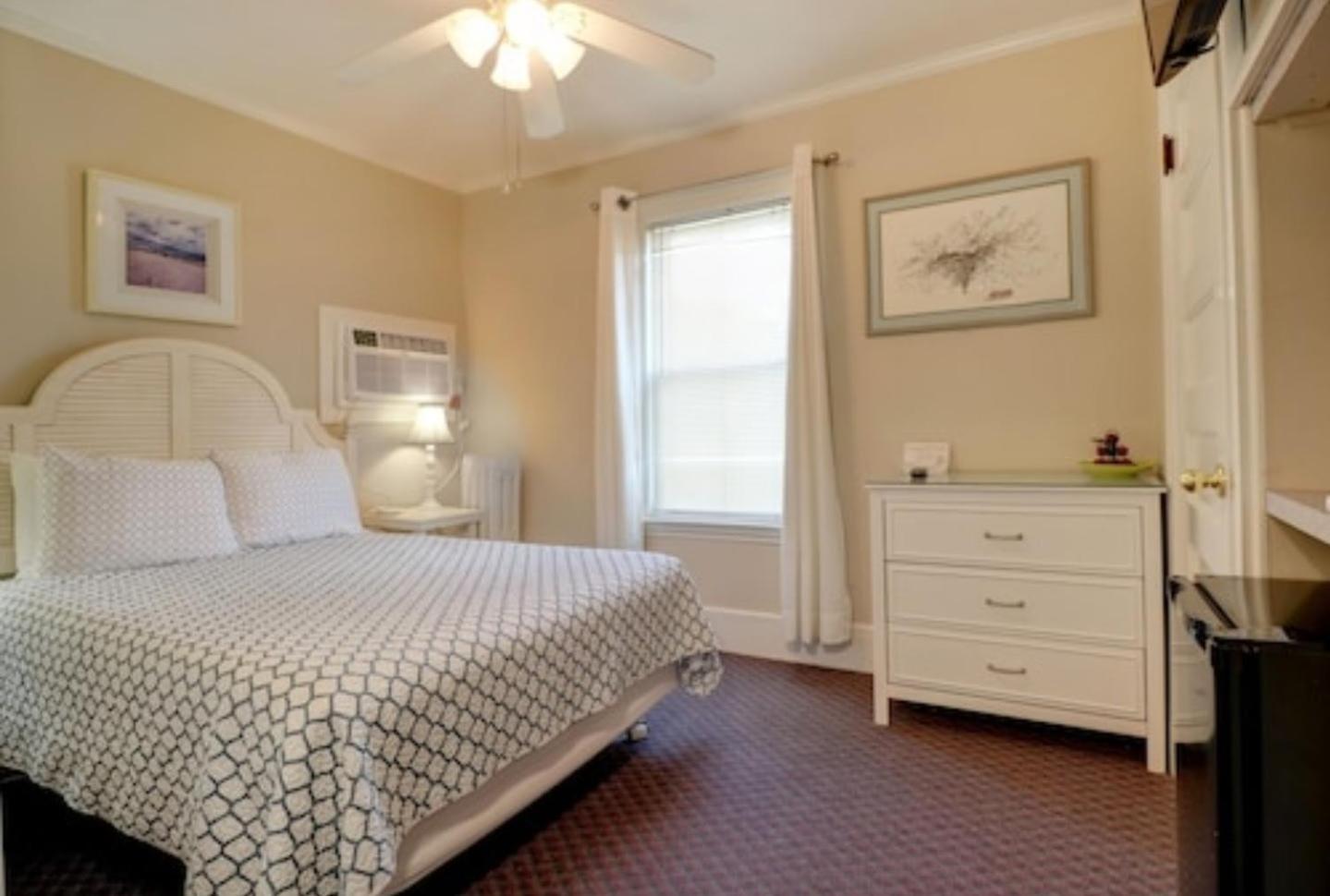 Carriage House Motel Cottages & Suites photo 33