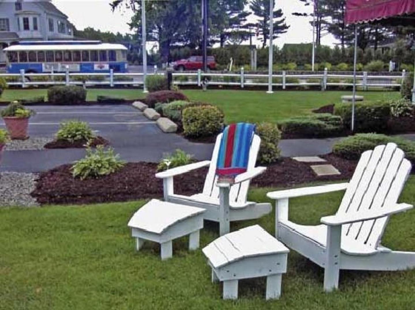 Carriage House Motel Cottages & Suites photo 36