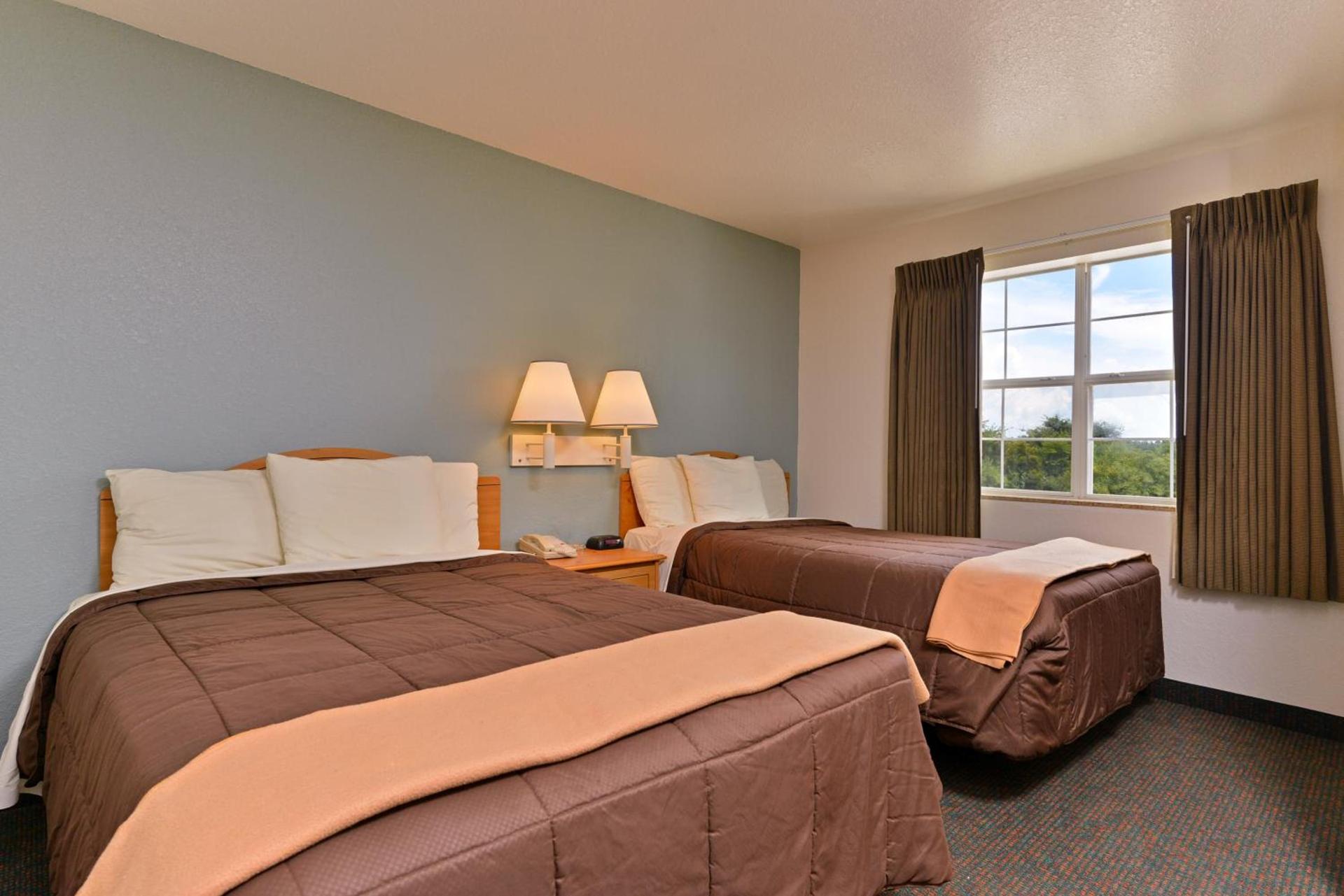 Americas Best Value Inn & Suites-Winnie photo 5