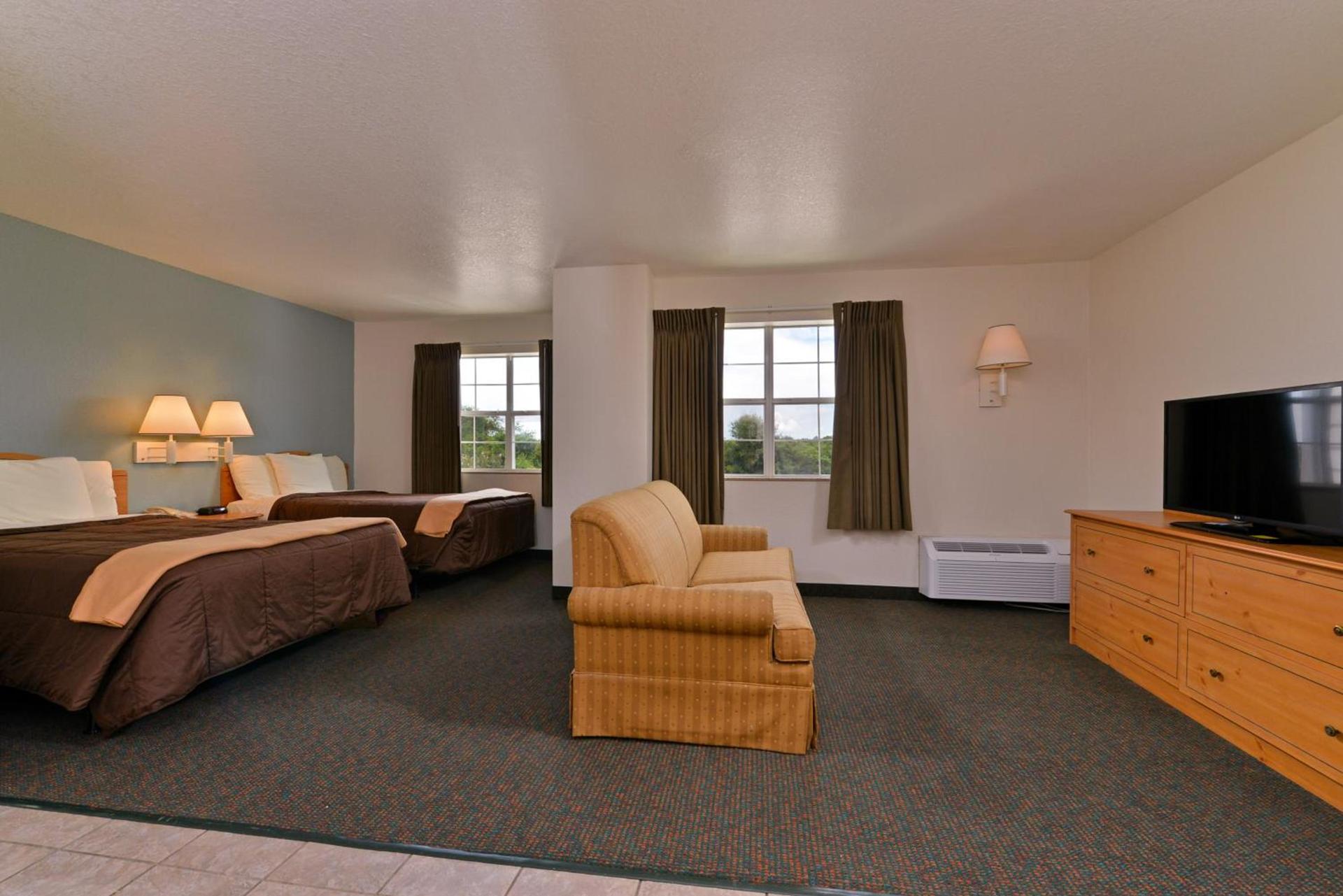 Americas Best Value Inn & Suites-Winnie photo 6