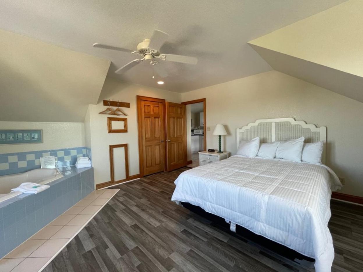Pony Island Inn photo 44