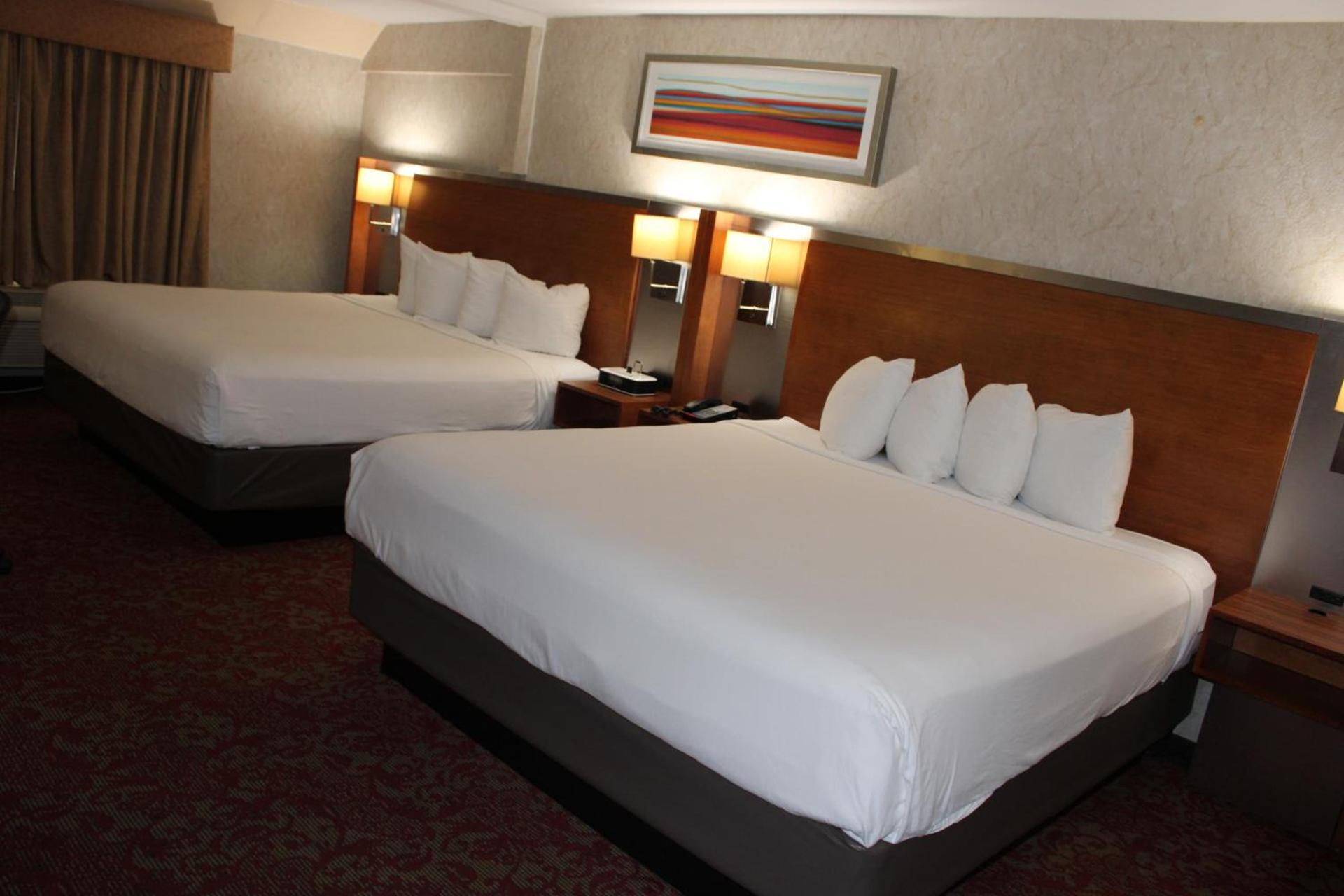 Clarion Hotel Bakersfield North photo 12