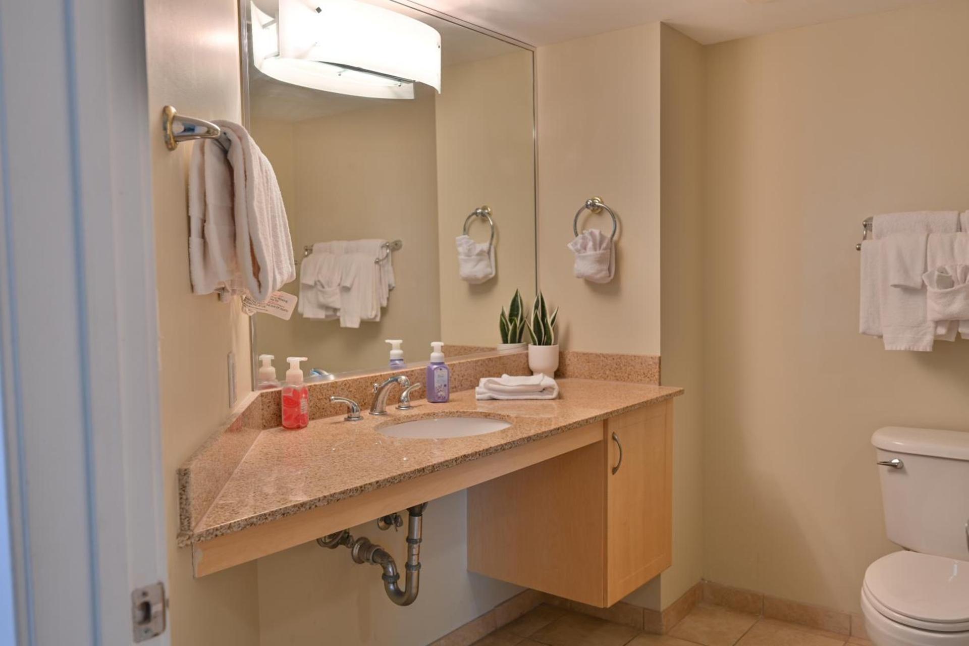 Gorgeous Condo 3 Br 3 Balconies SB 11th Floor photo 33