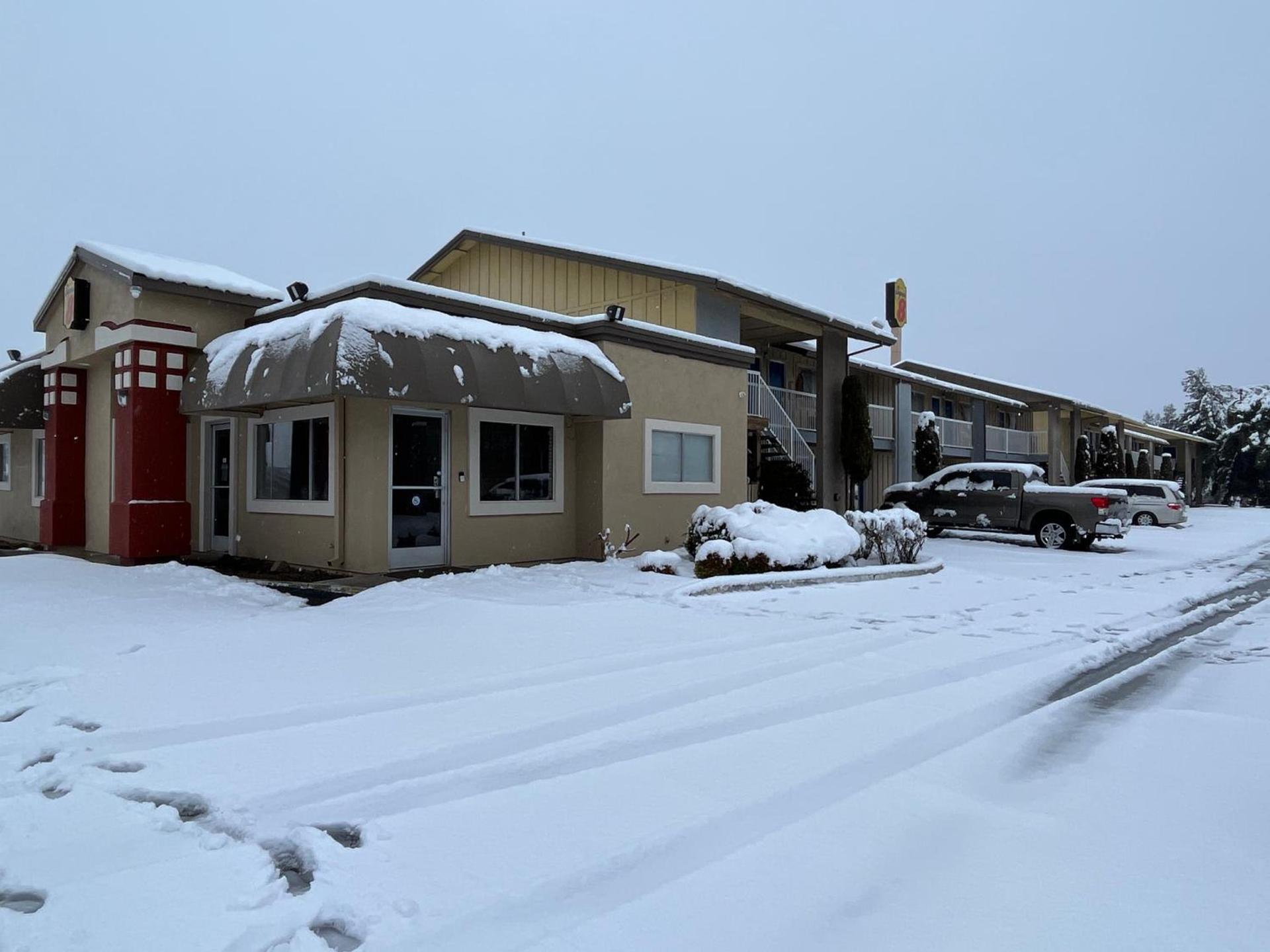 Super 8 by Wyndham Red Bluff photo 23
