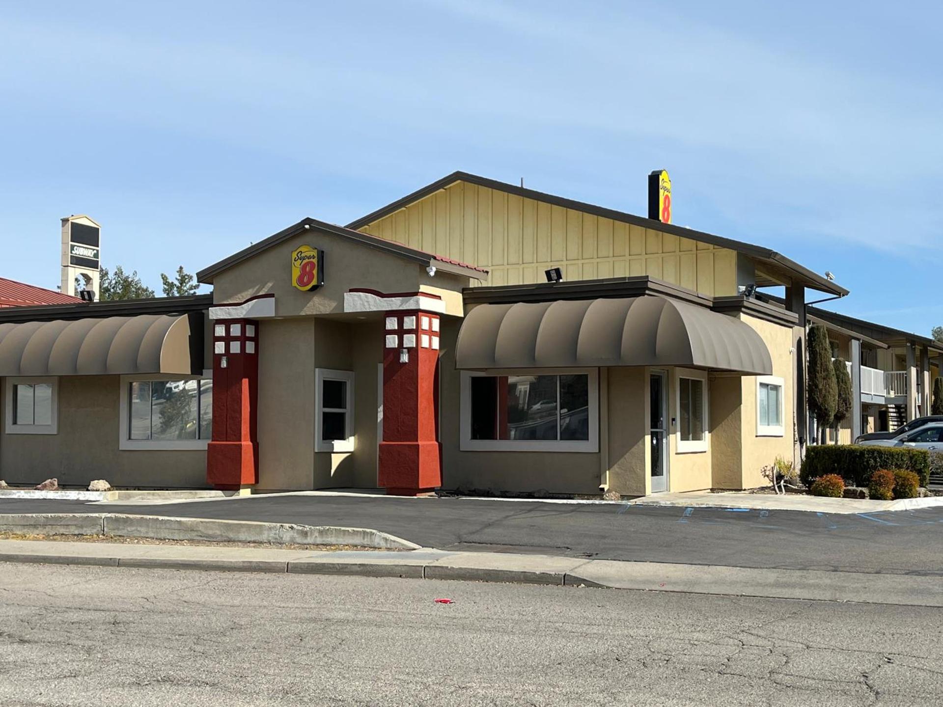 Super 8 by Wyndham Red Bluff photo 19