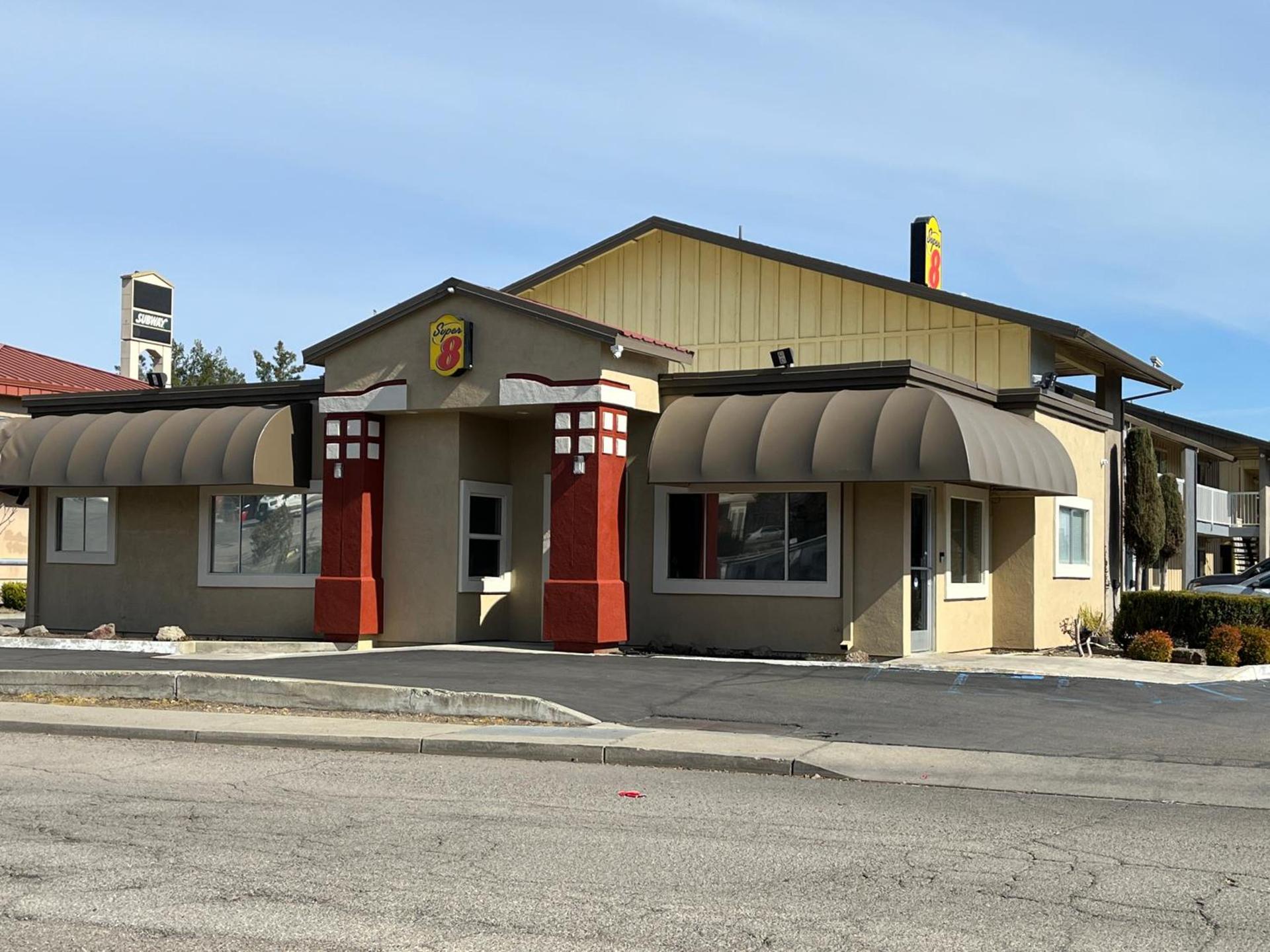 Super 8 by Wyndham Red Bluff photo 43